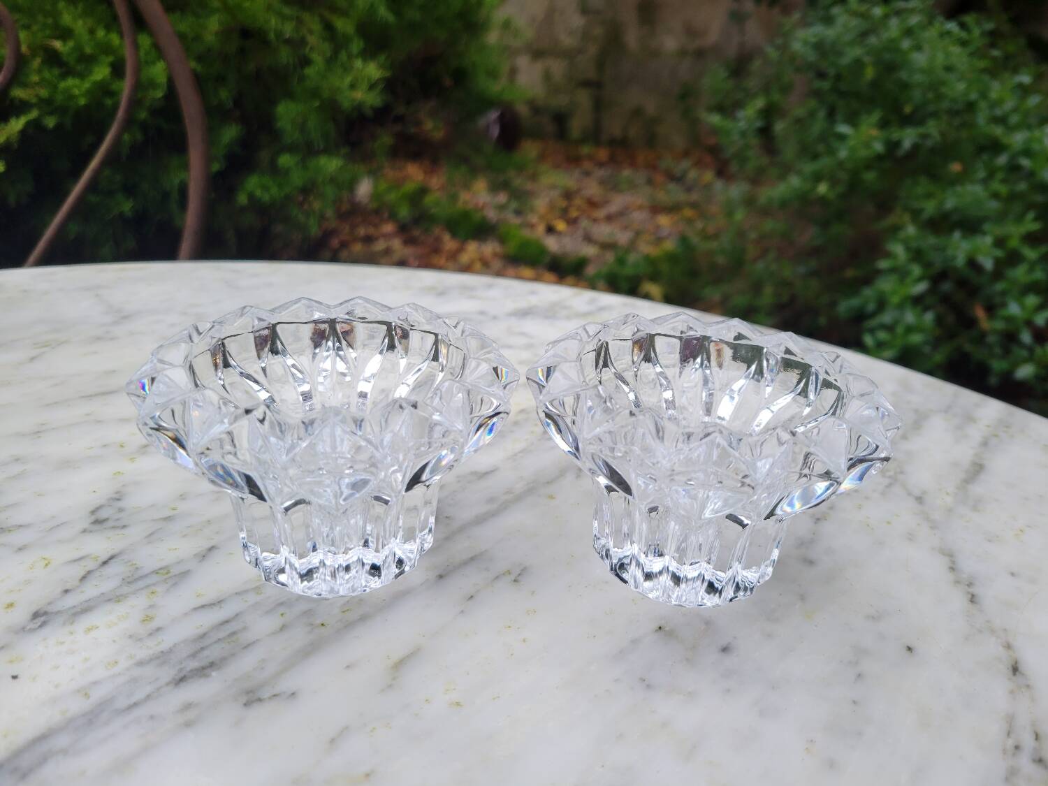 Paire de bougeoirs en cristal