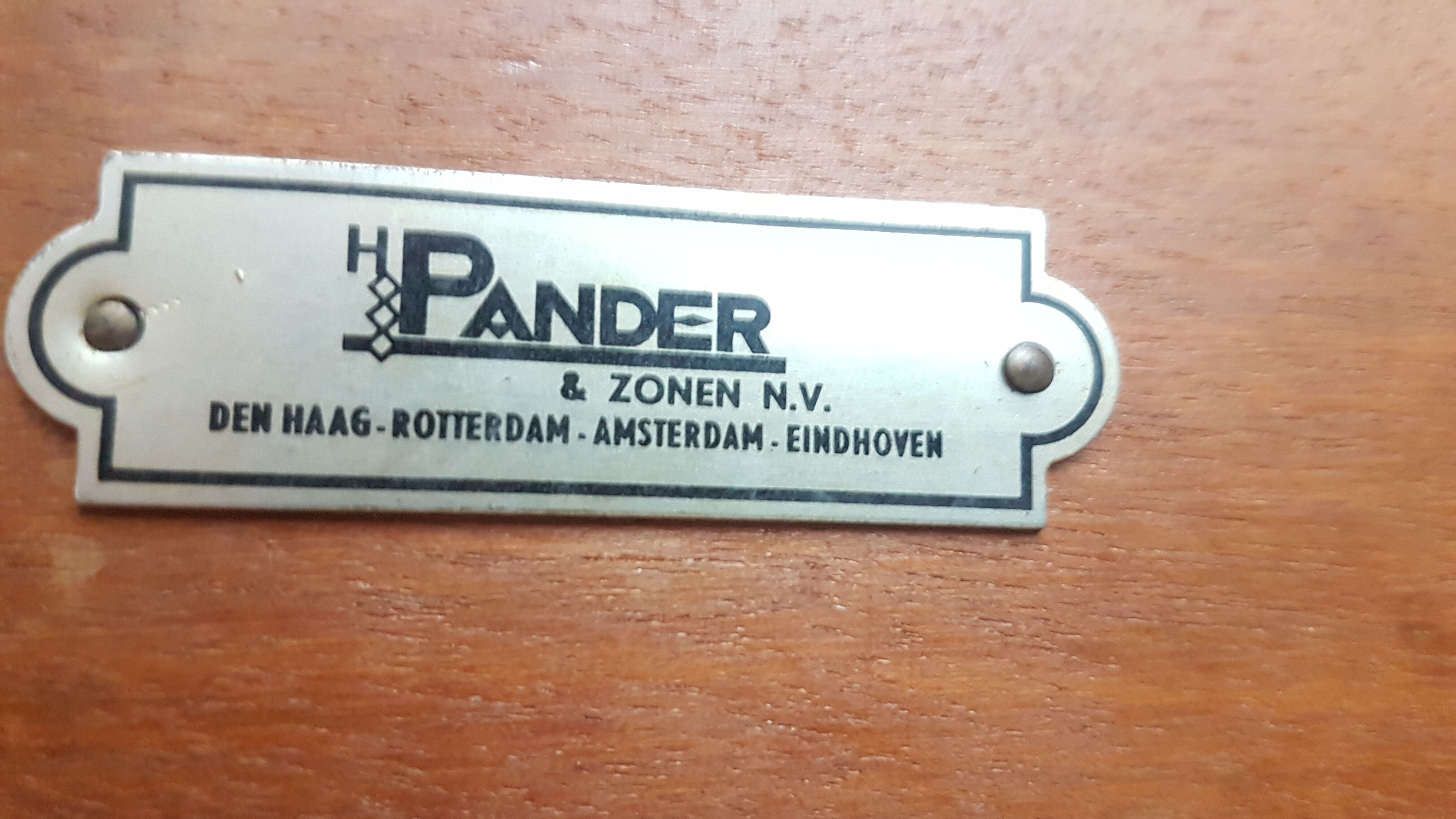 Round oak coffee table from H. Pander & Zn, the Netherlands 1950