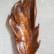 Coupe feuille en bois massif sculptée XXL ancienne