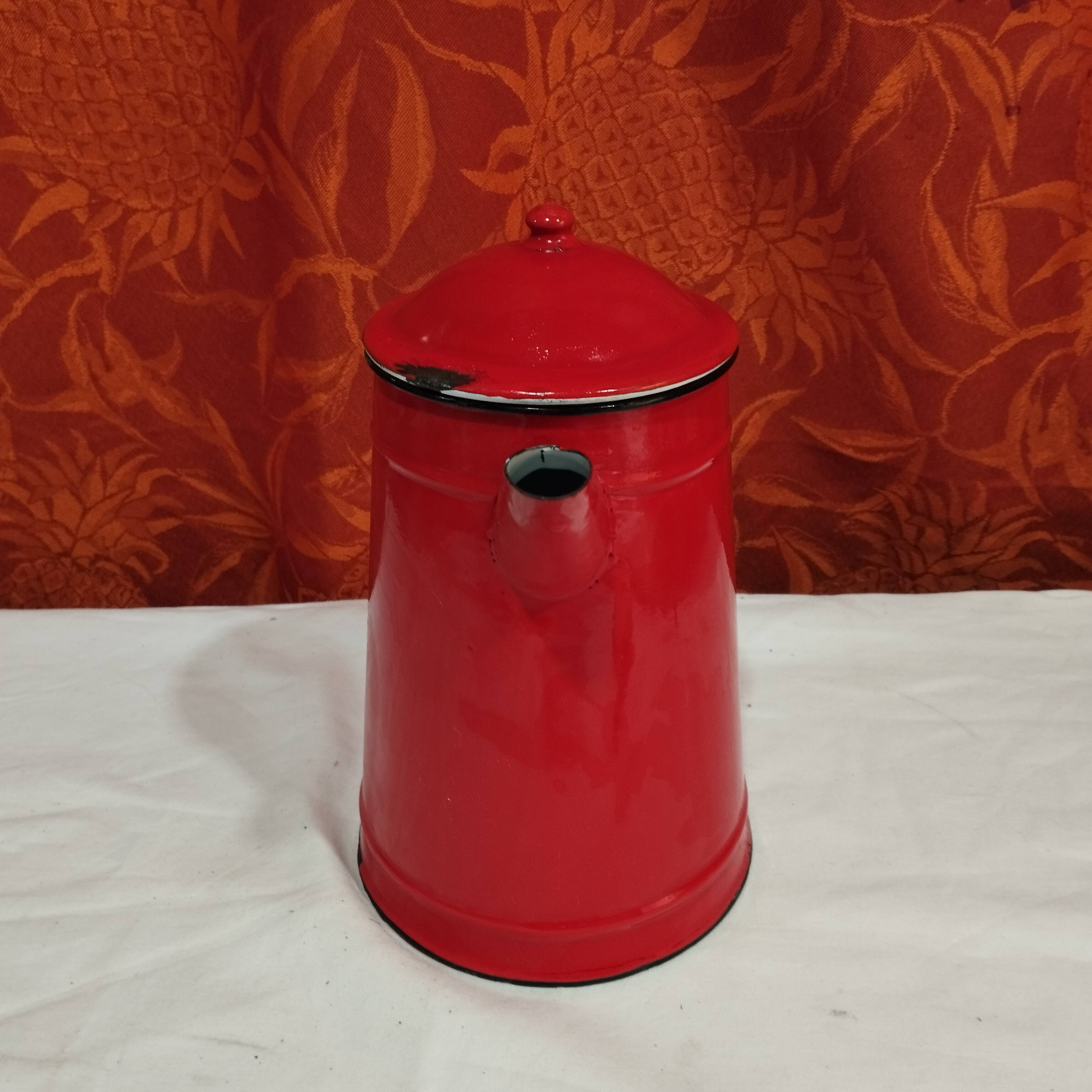Cafetière en tôle émaillée rouge