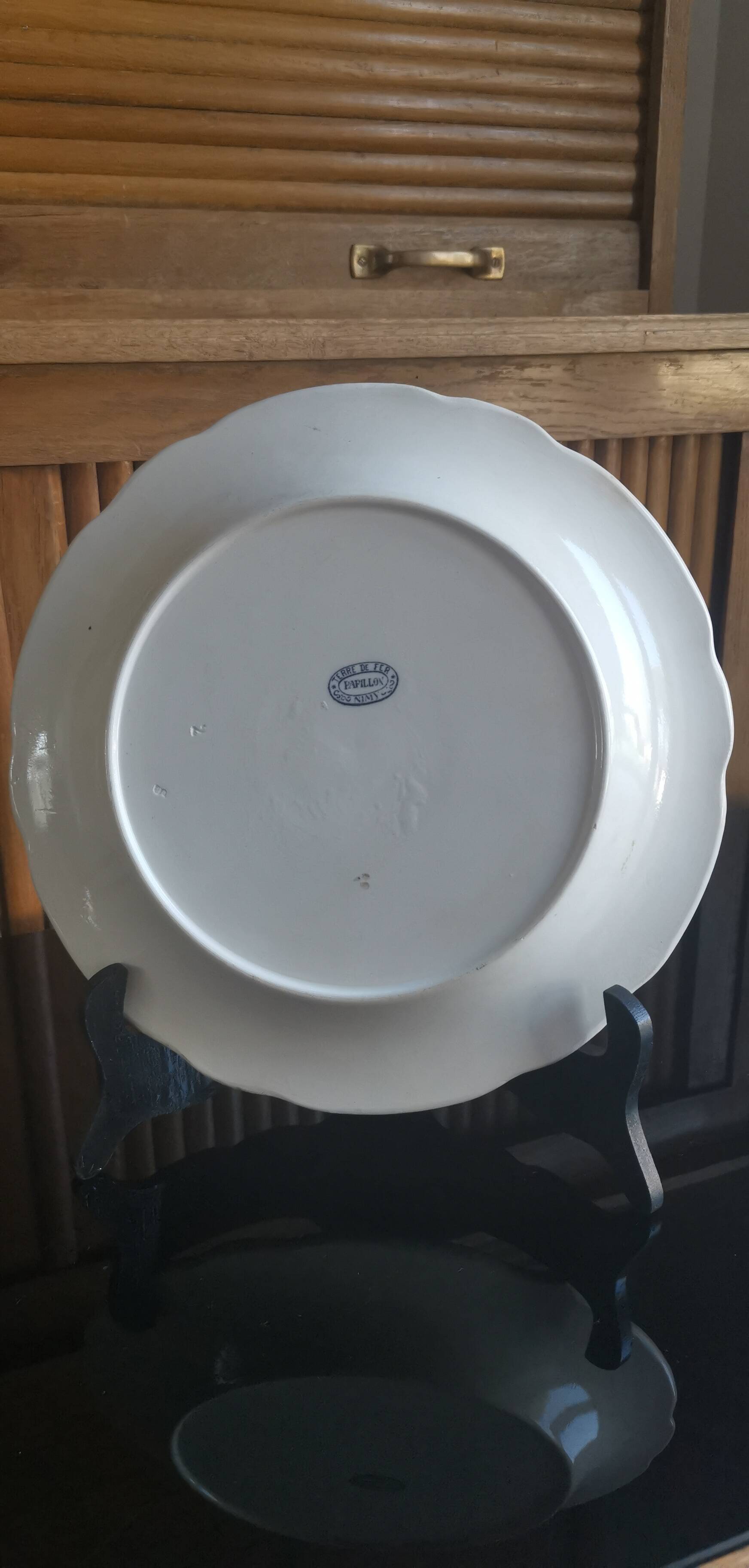 Round earthenware dish "butterflies" model Manufacture Impériale et royale Nimy de Belgique