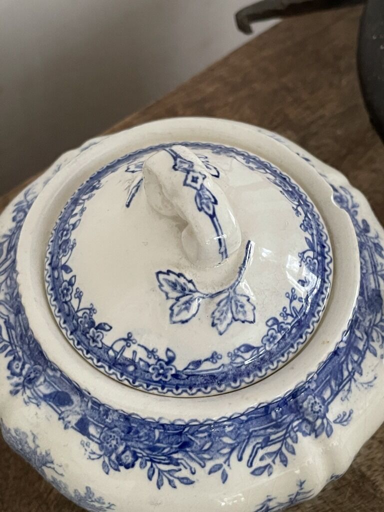 Teapot, milk pot and sugar bowl