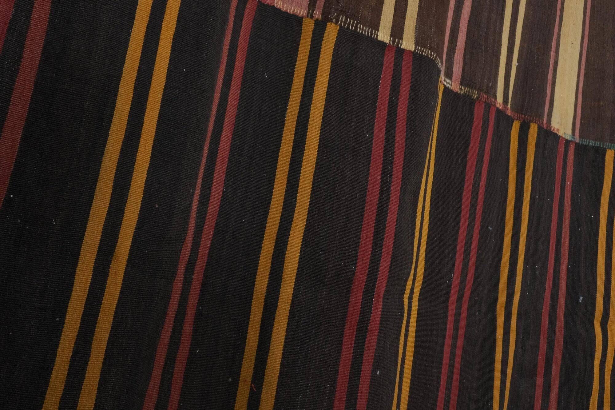 Vintage Turkish kilim, handwoven, 305x340 cm.