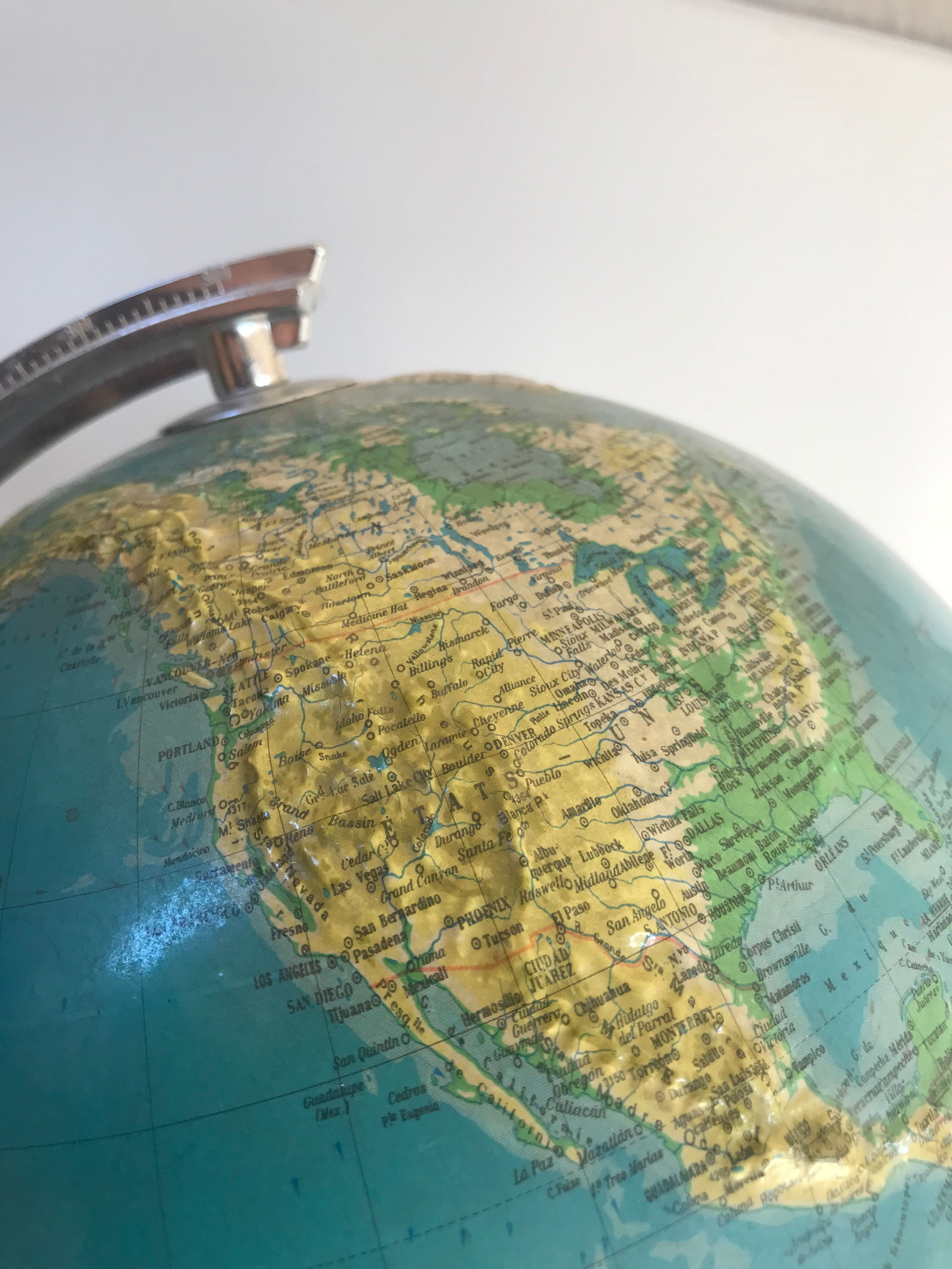 Luminous terrestrial globe Grange Batlière 1975