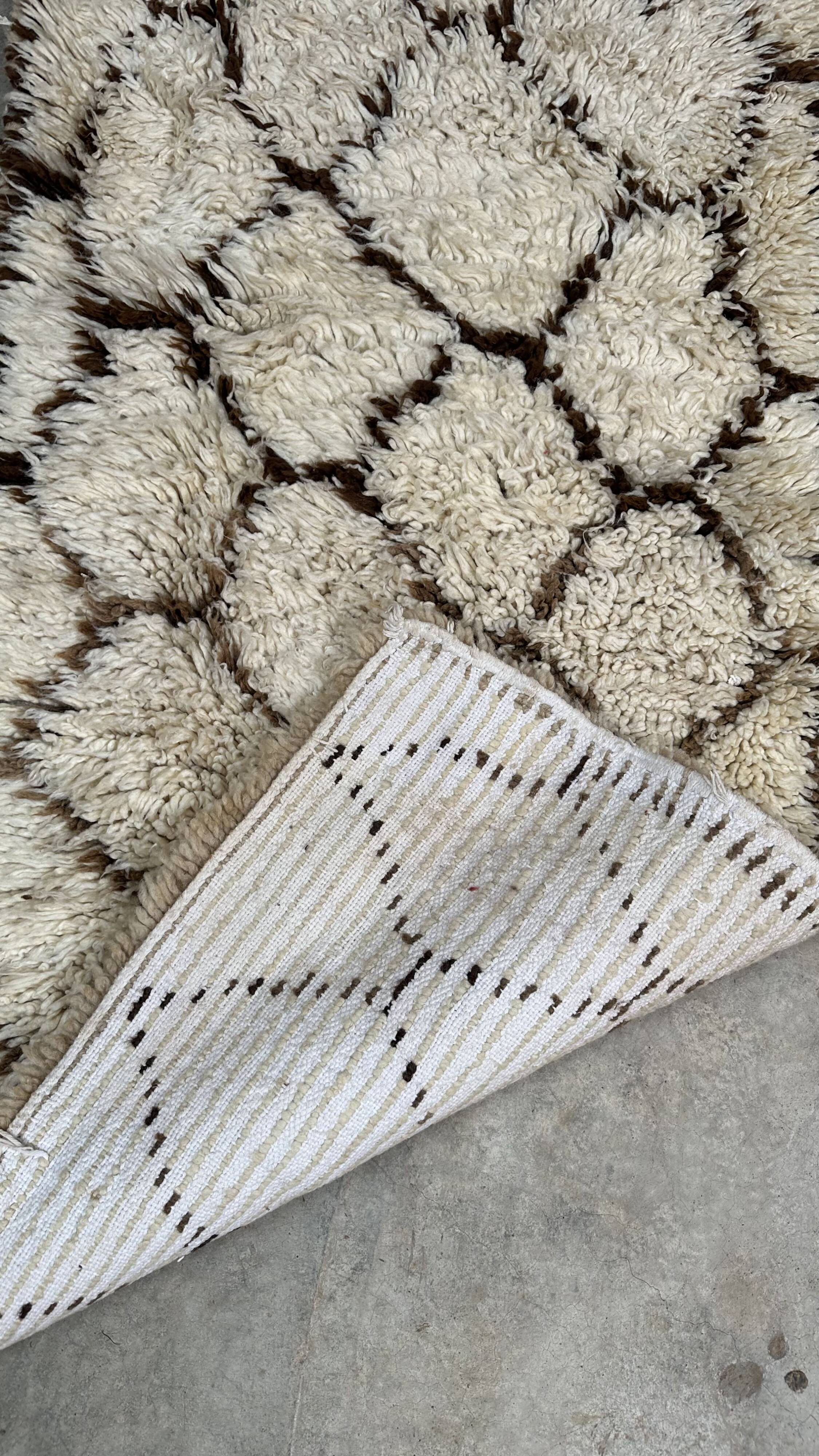 Azilal beige Berber rug - 174 x 72 cm