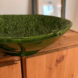 Grand plat / saladier en faïence barbotine émaillée – forme feuille