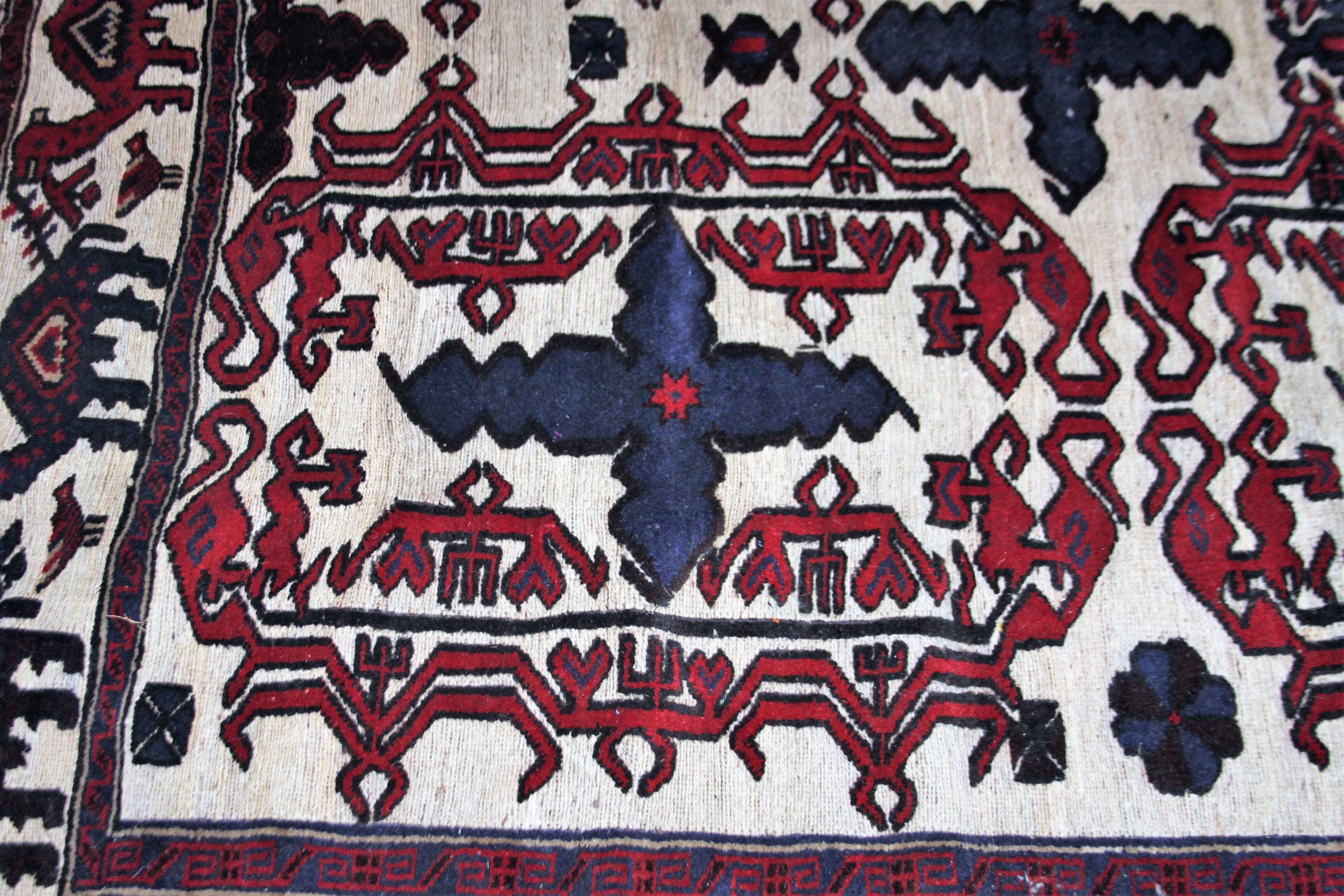 Old oriental rug. 280 x 178 cm.