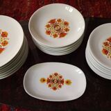 Service d'assiettes et plat en porcelaine, années 70