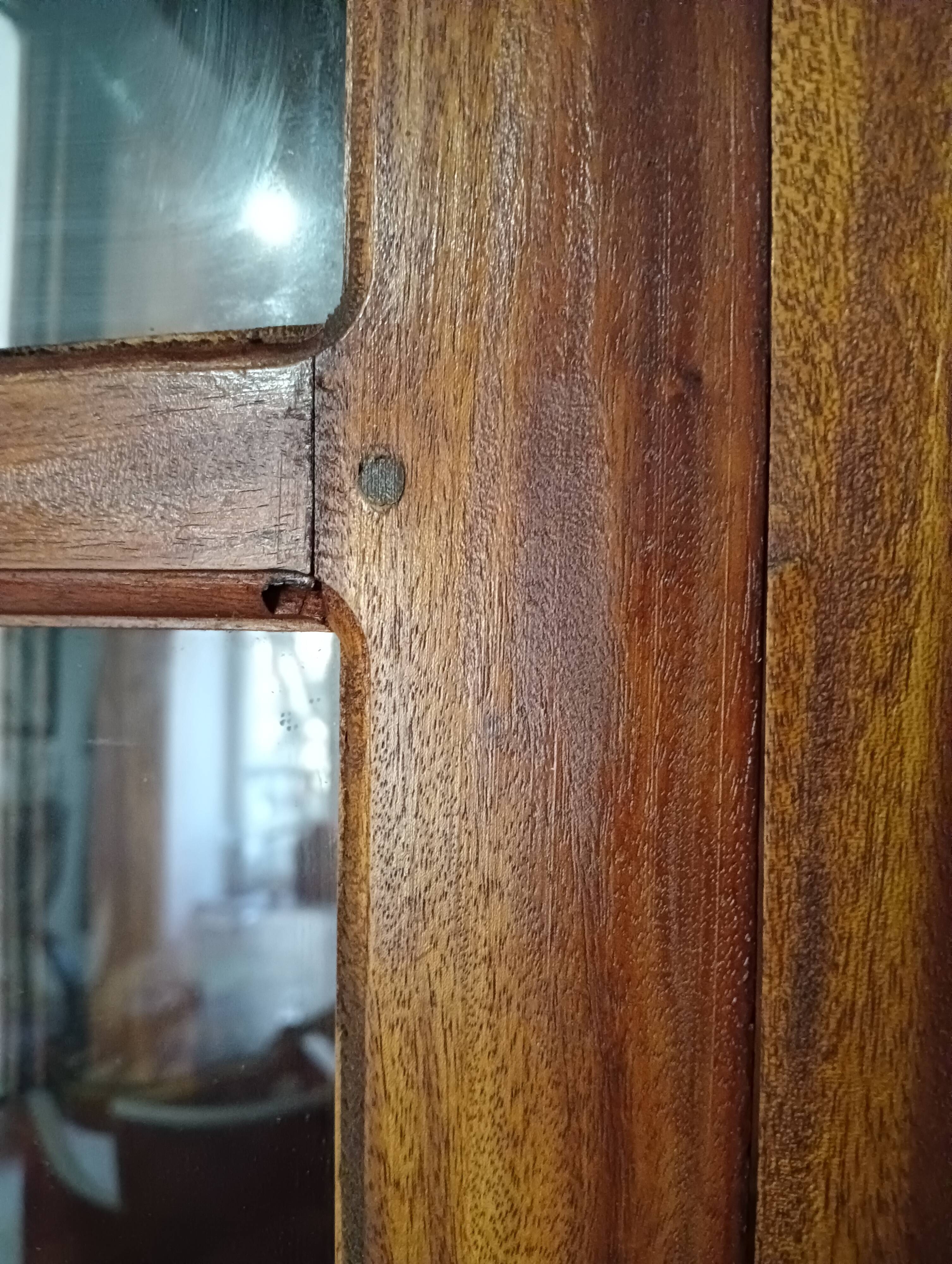 Mahogany column showcase, 1 glass door, 1 drawer, 5 wooden shelves