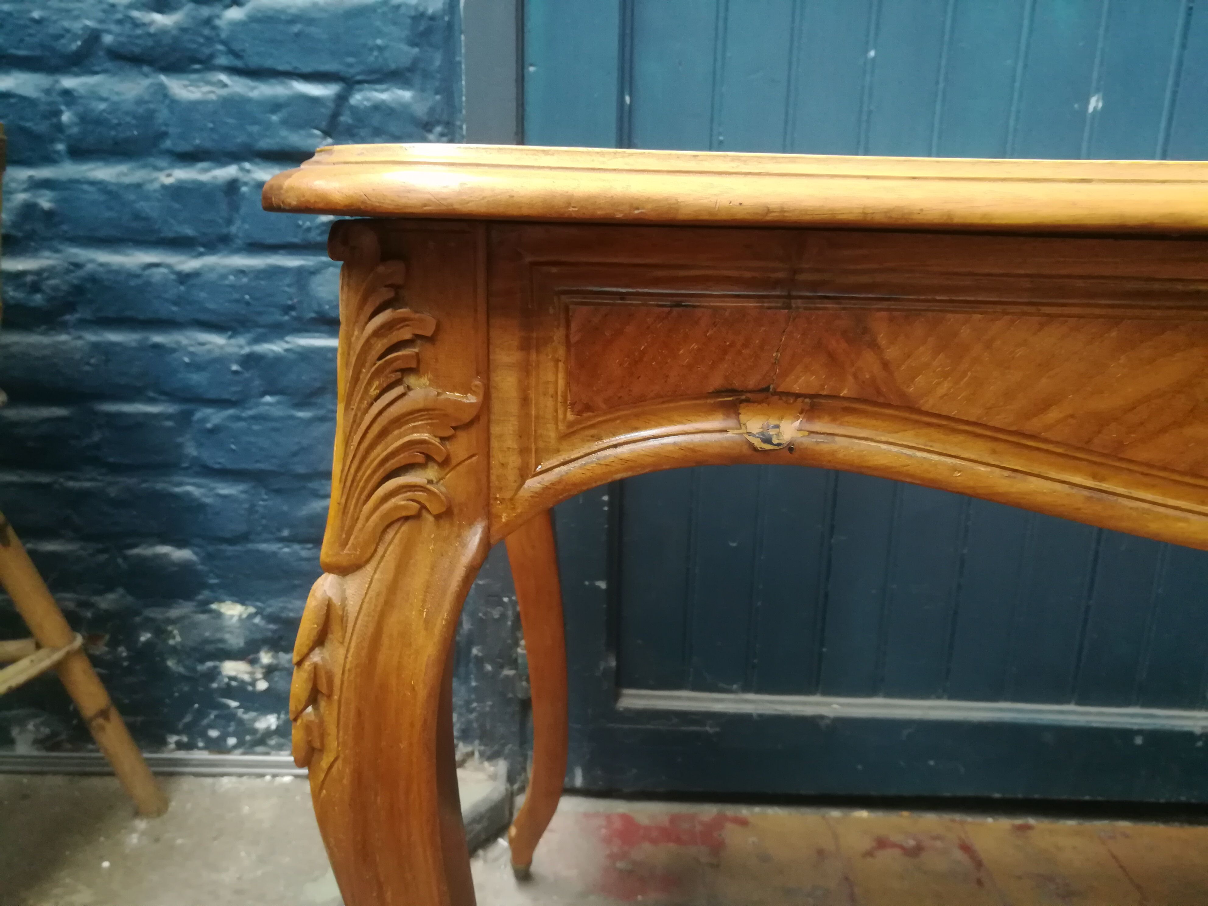 Louis XV style flat desk in walnut and leather