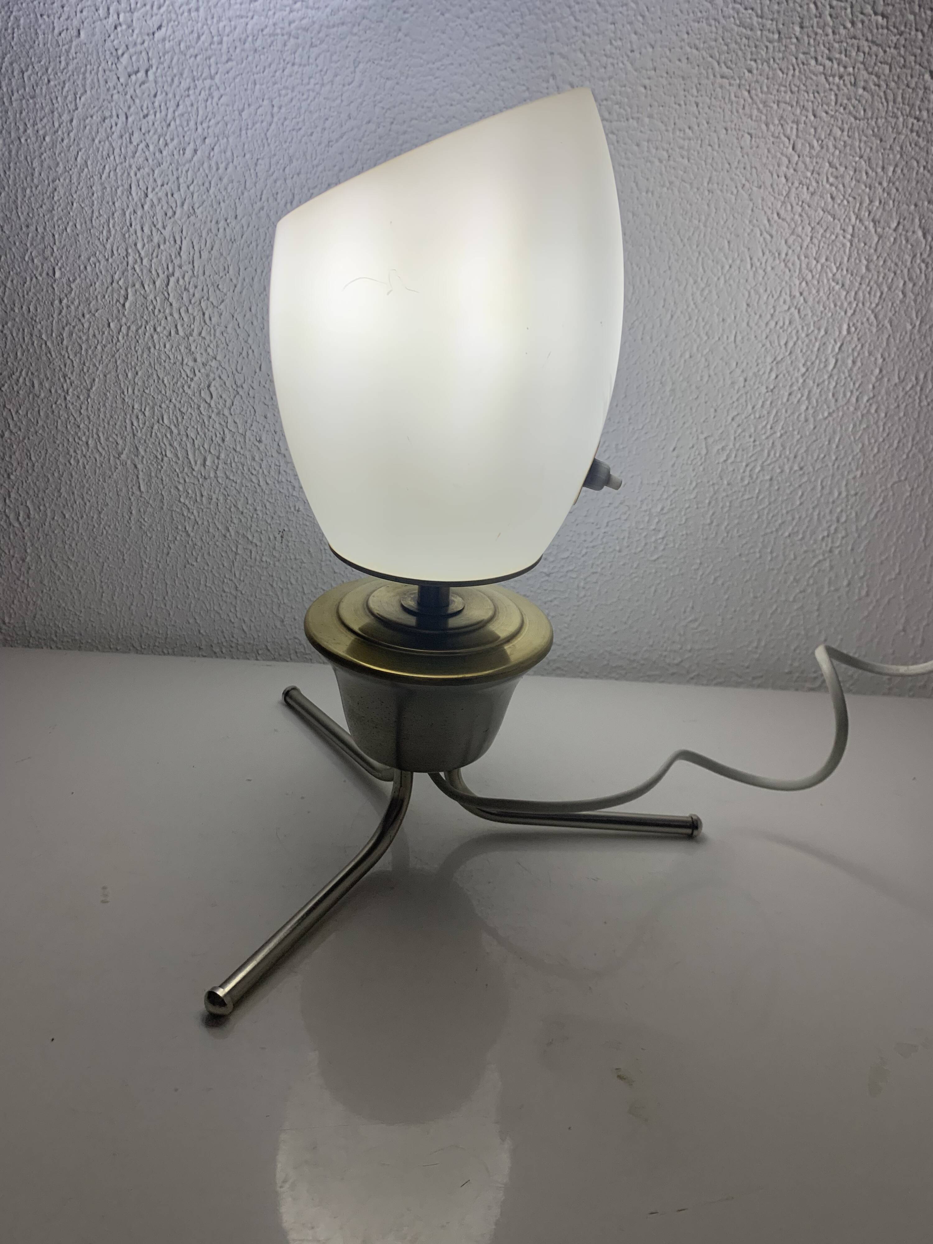 Vintage 1960s tripod lamp opaline mid-century design - 34 cm