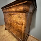 Chest of drawers in solid walnut