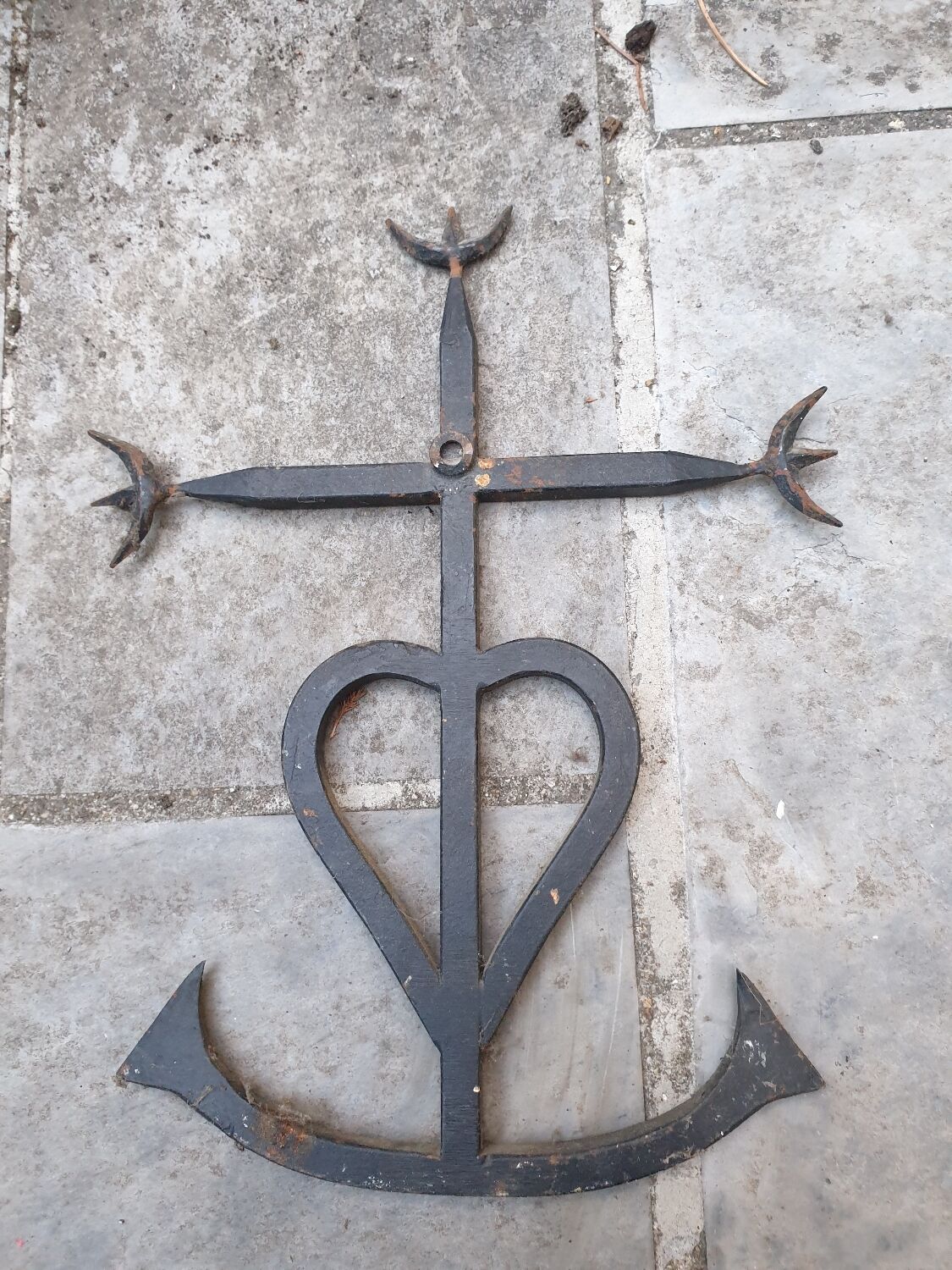 Camargue cross in cast iron