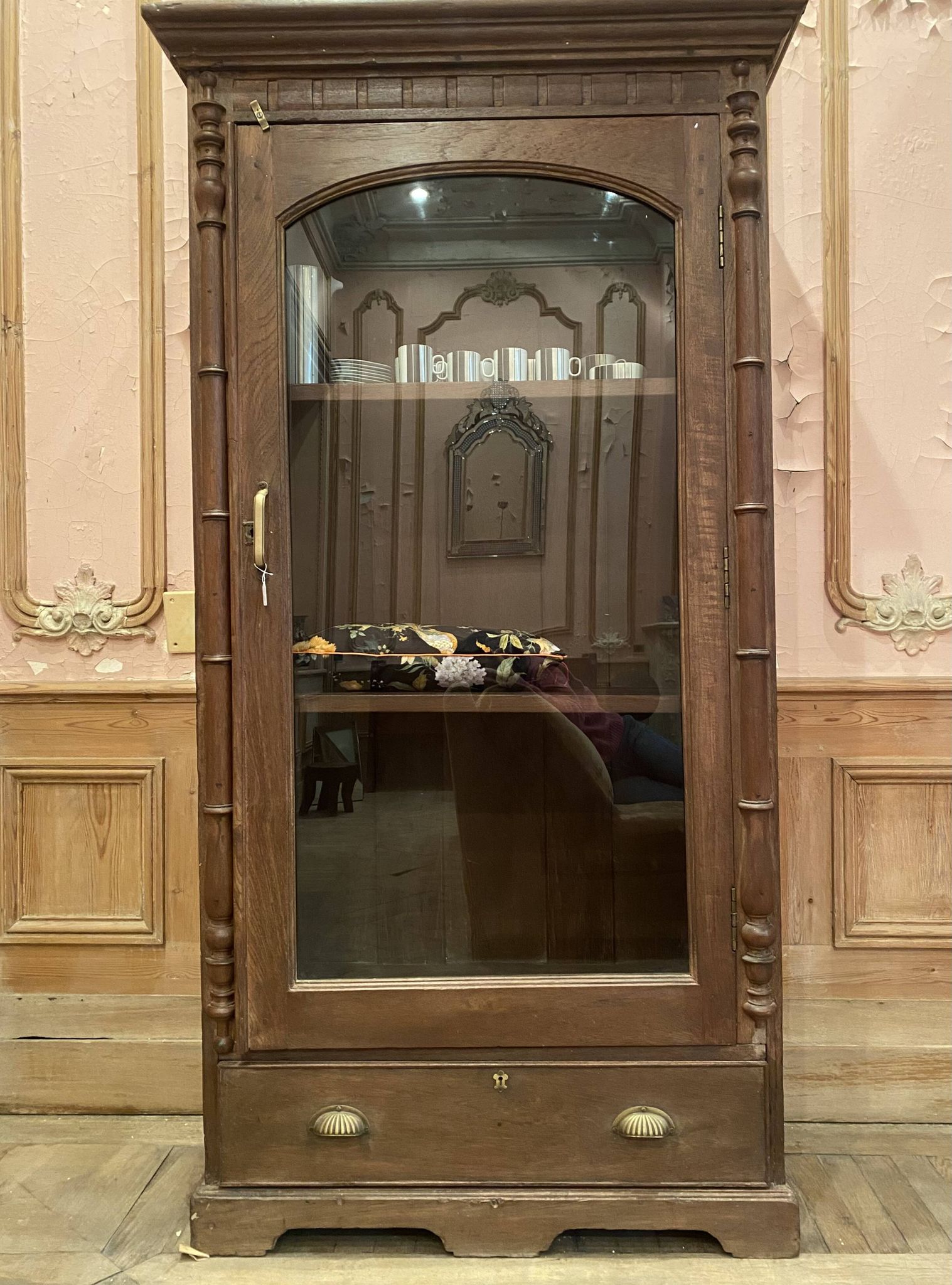 Vitrine de style colonial  en teck