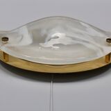 Paire d’appliques ‘demi-lune’ en laiton et verre