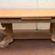 Table de style renaissance en chene massif XX siècle