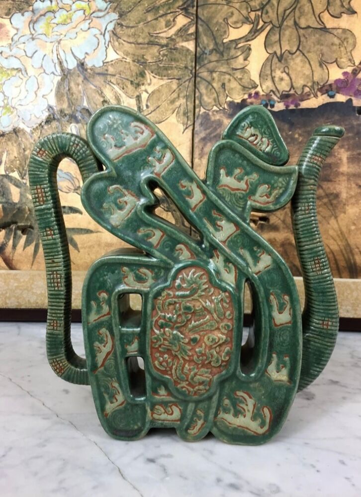 Alcohol vase, porcelain, Kangxi style, Green family, circa 1900