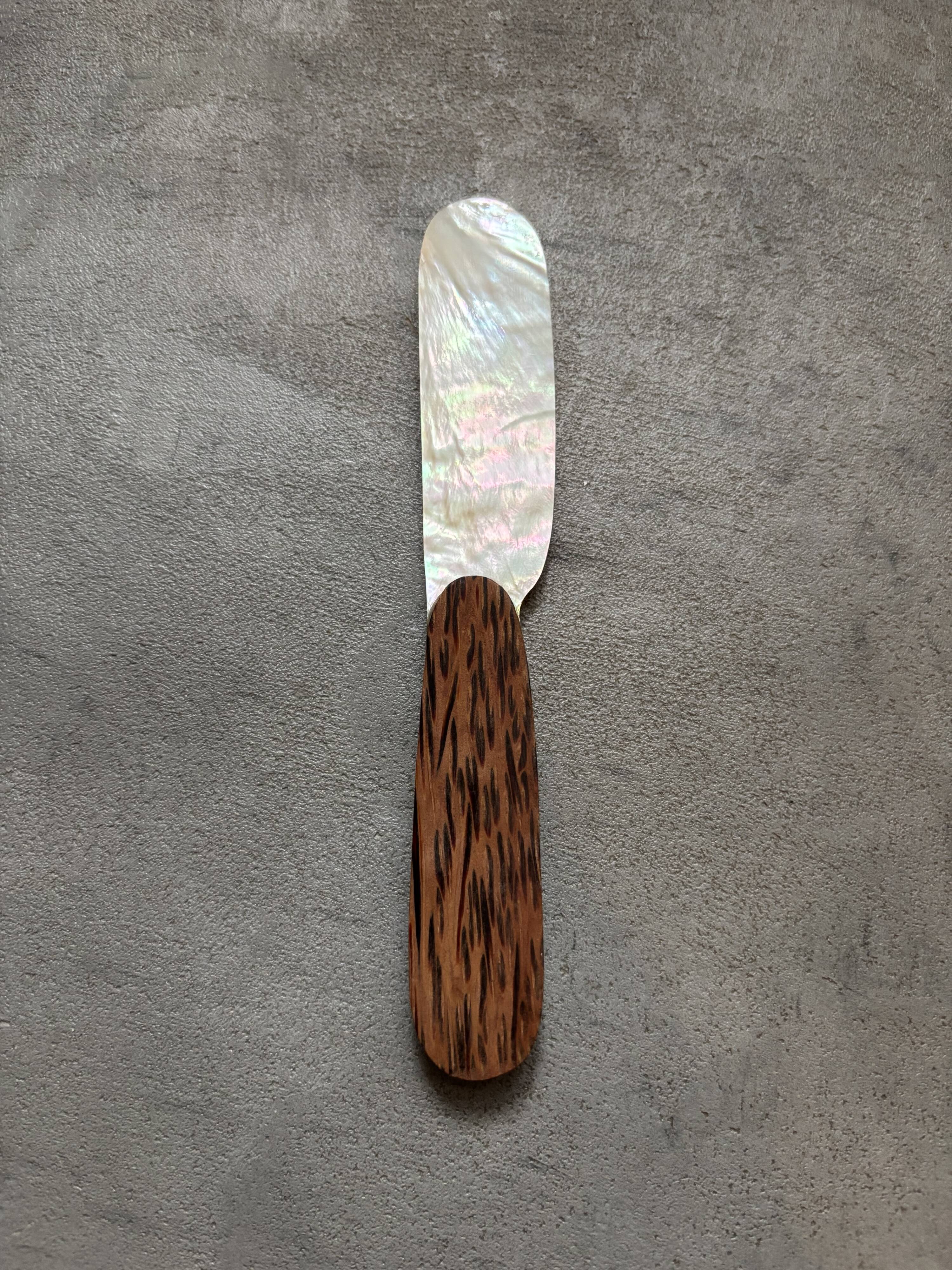 Mother-of-pearl knife