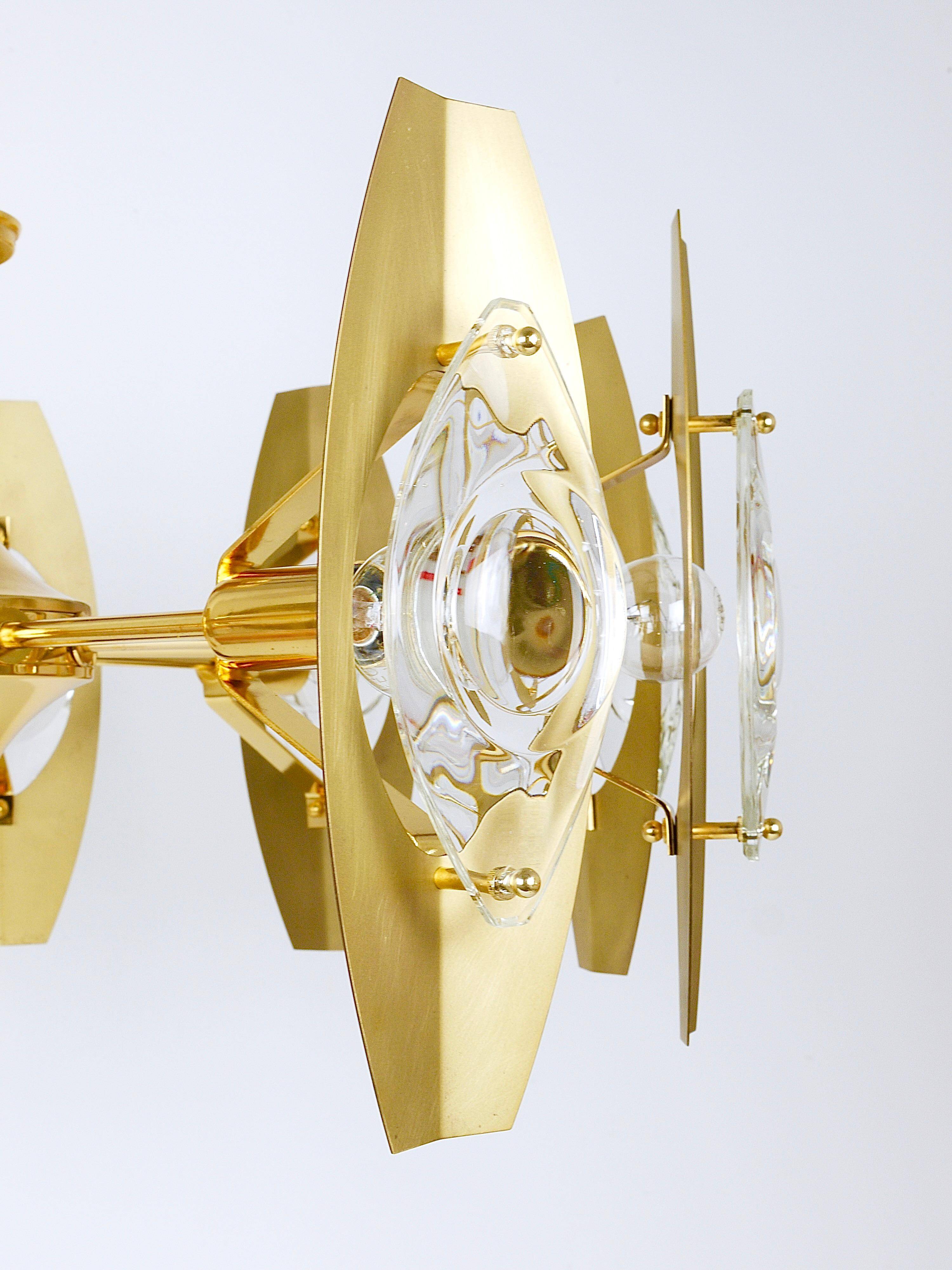 Oscar Torlasco brass chandelier of 25 inches with optical prism lenses, Italy, 1970s.