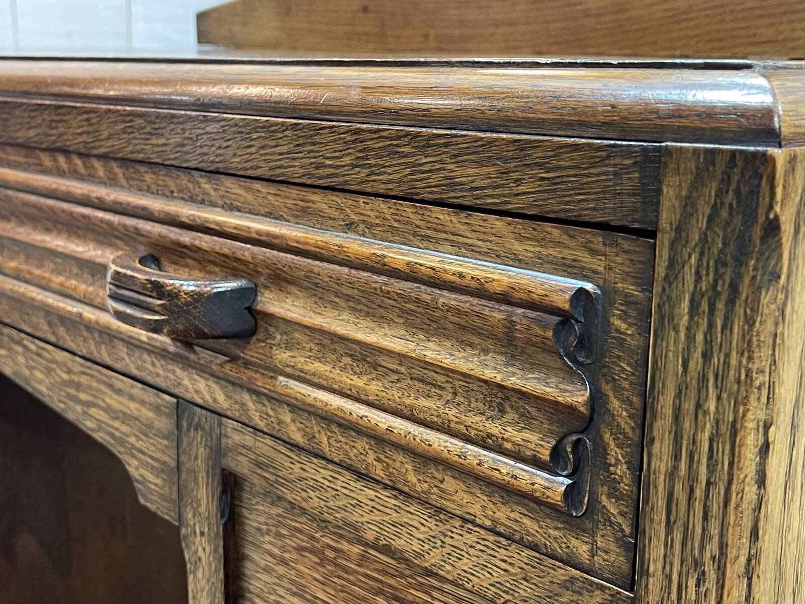 English mahogany dressing table from the early 20th century
