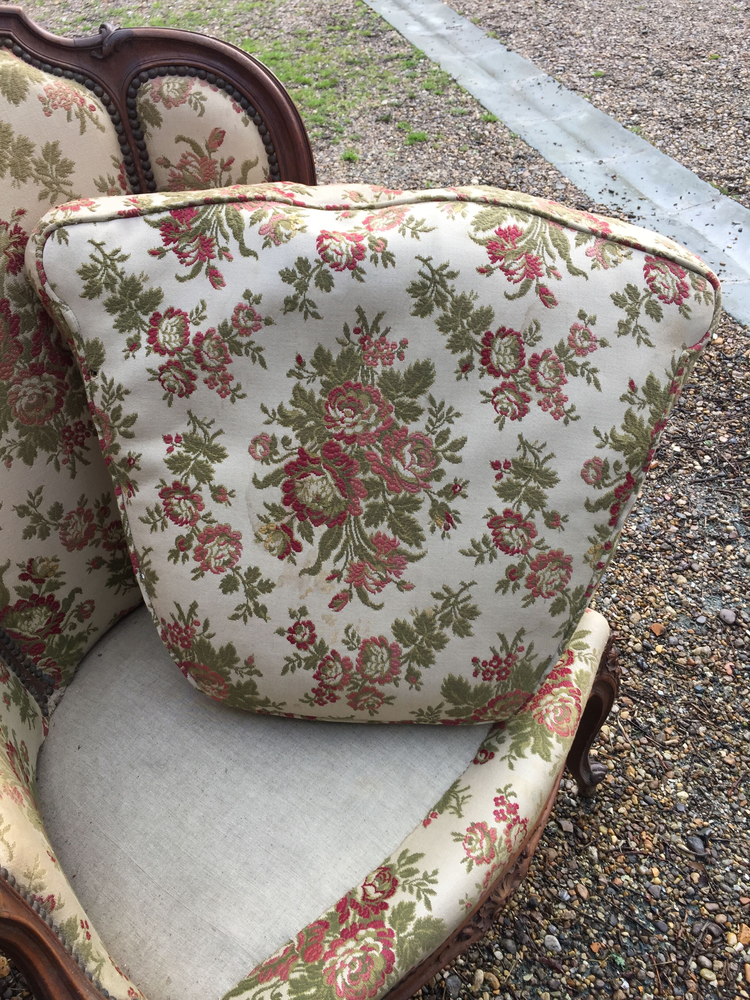 Fauteuil Louis XV dit rocaille en noyer