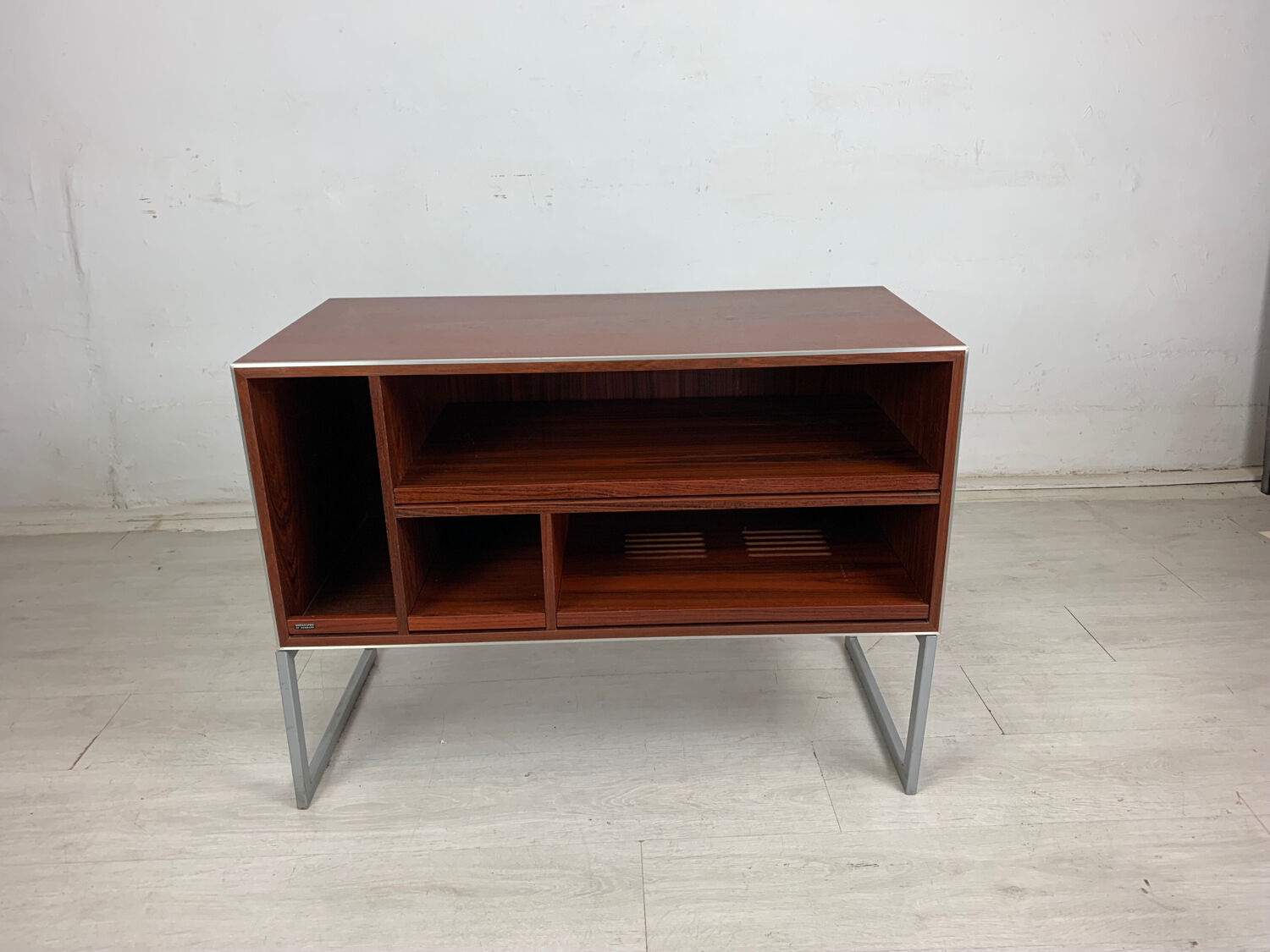 Hi-fi bang and olufsen cabinet