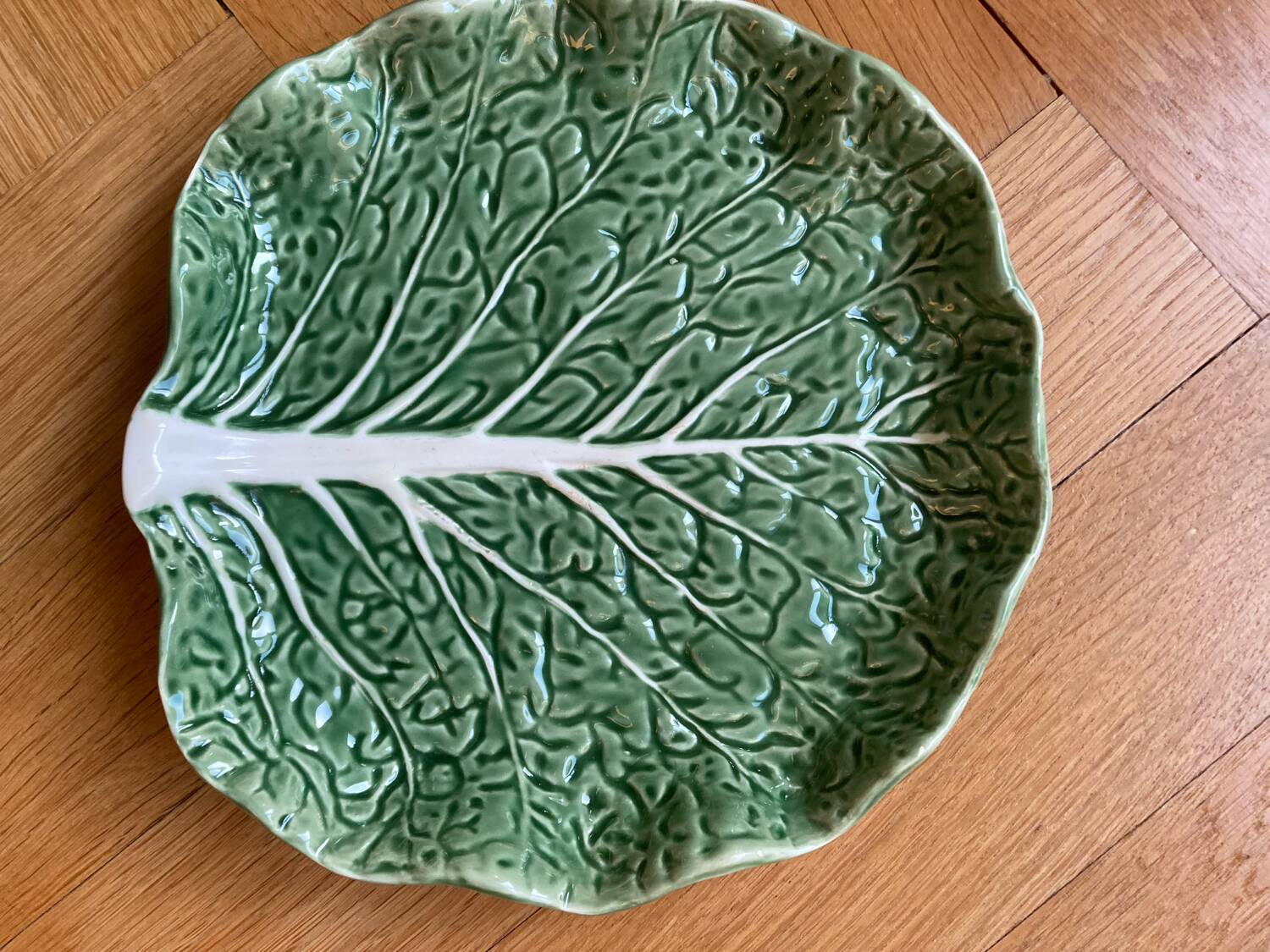 Cabbage leaf dessert plates