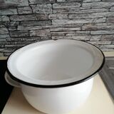 1900 white enamelled pot