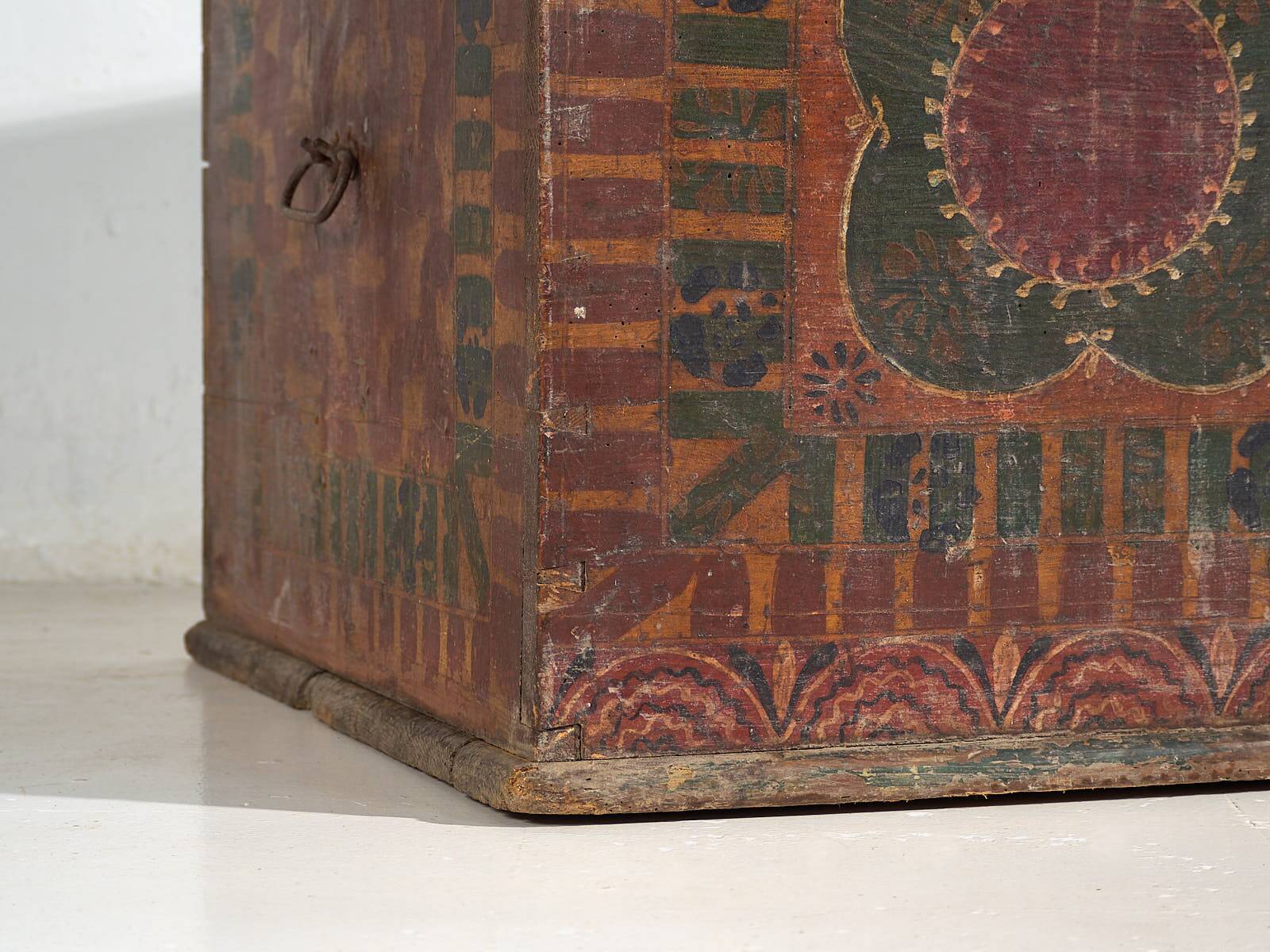 Large antique hand-painted trunk (c.1900) #50