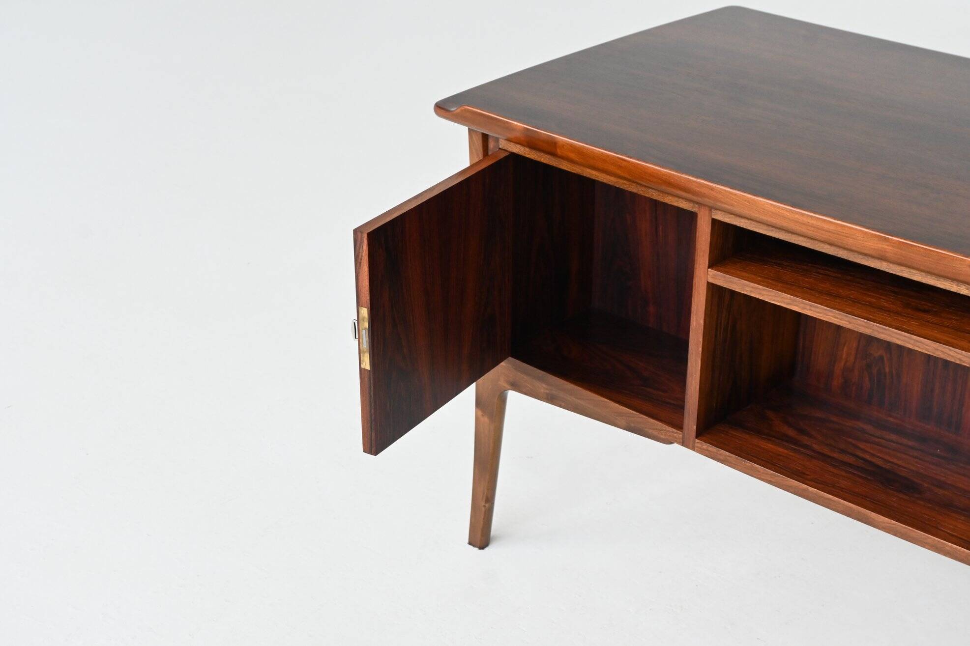 Svend Aage Madsen writing desk in rosewood H.P. Hansen Denmark 1960