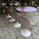 Table 70 and 4 tulip chair