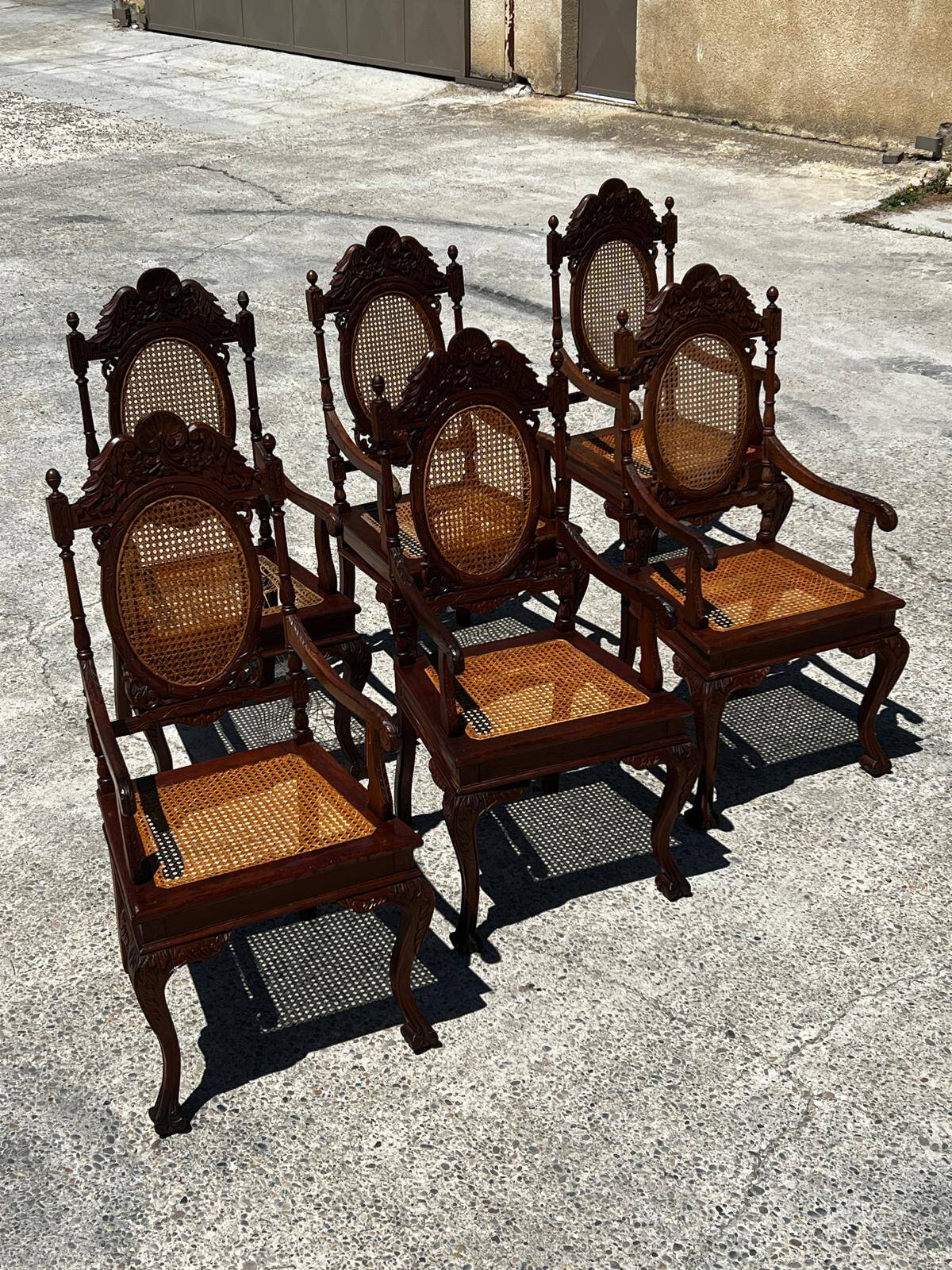 Ensemble de 6 fauteuils médaillon en bois tourné et sculpté fin XIXème