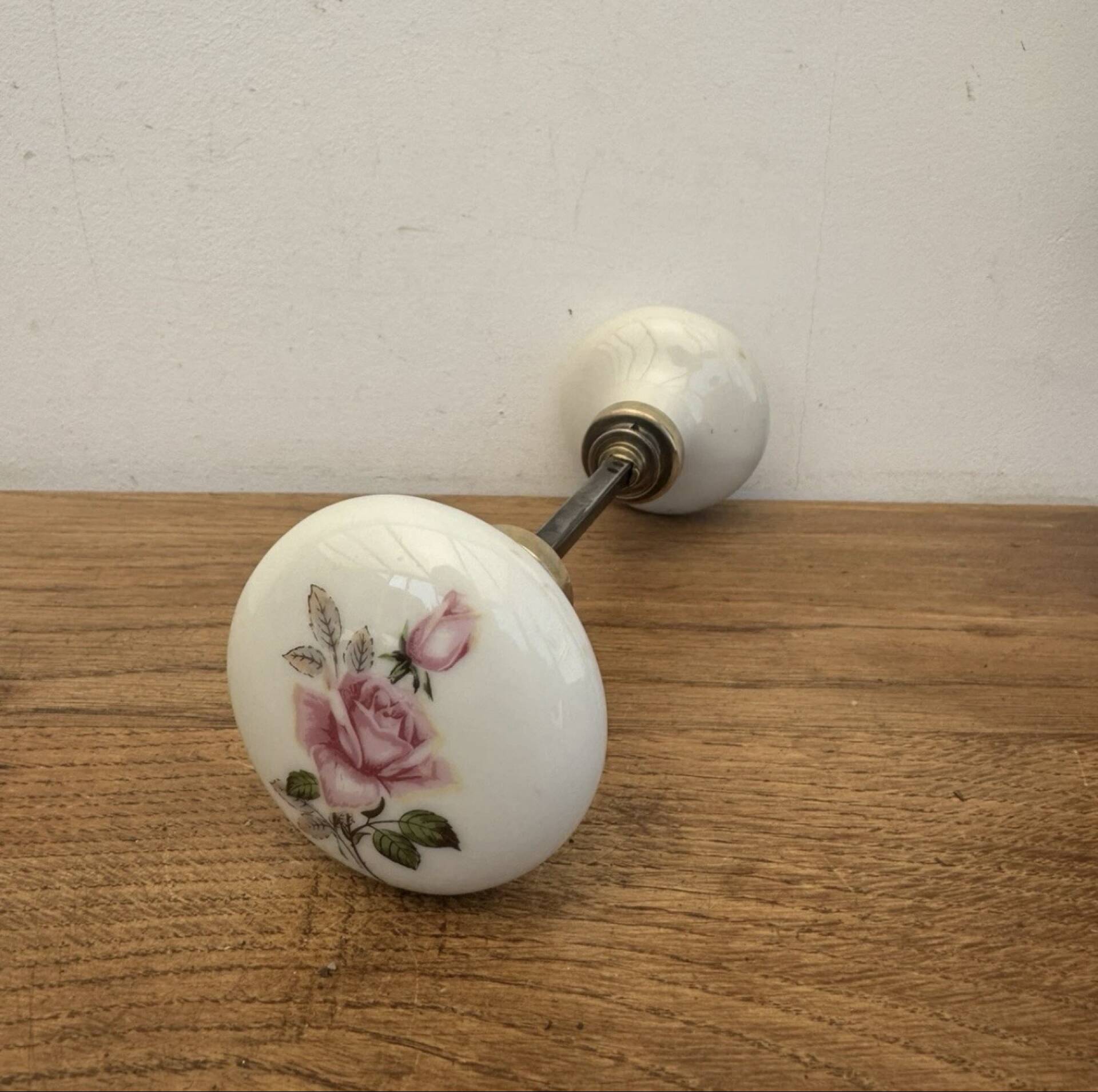 2 Large round porcelain door handles with pink flower decoration diameter