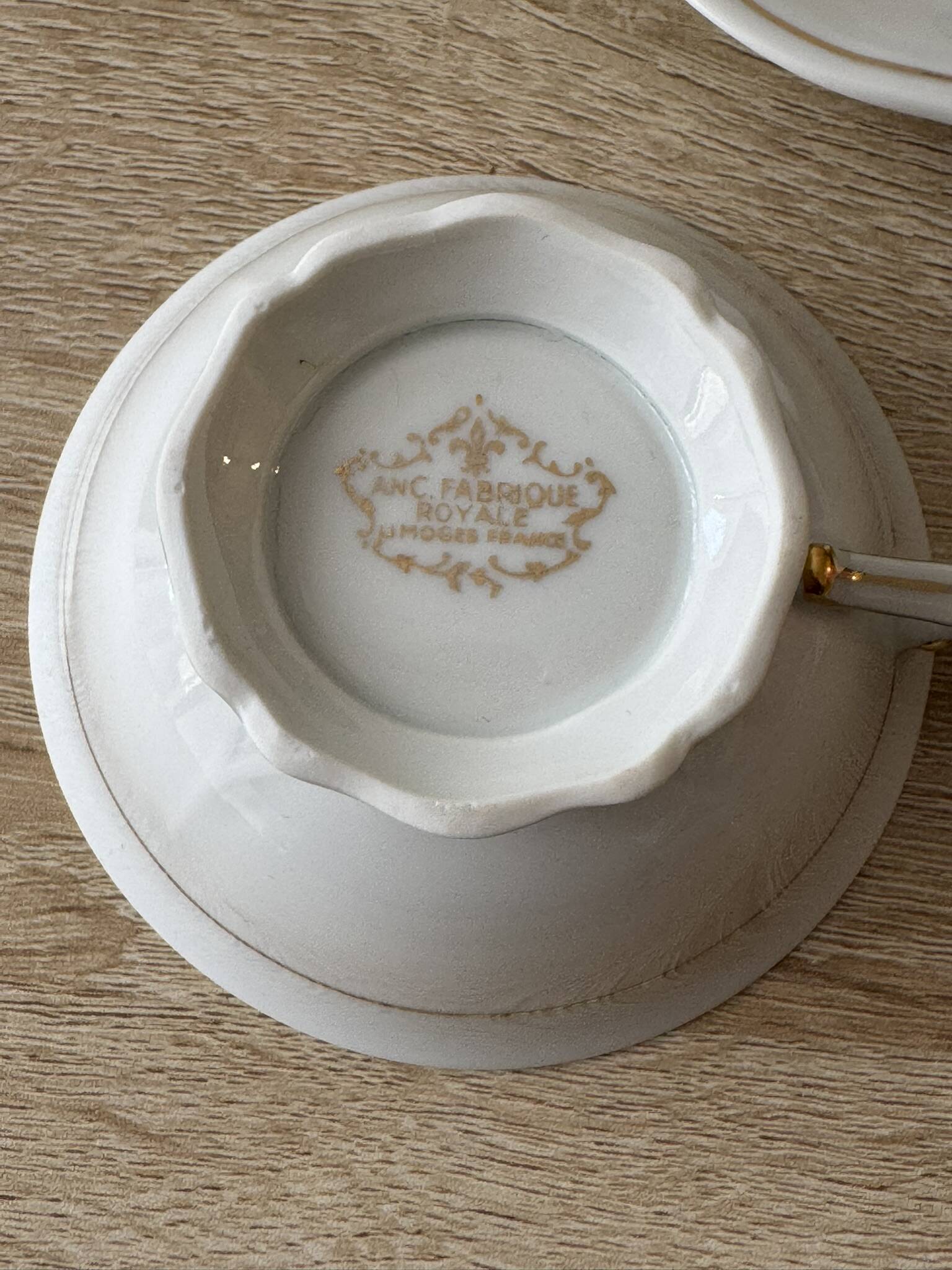 12-piece vintage coffee service from the Royal Limoges factory.