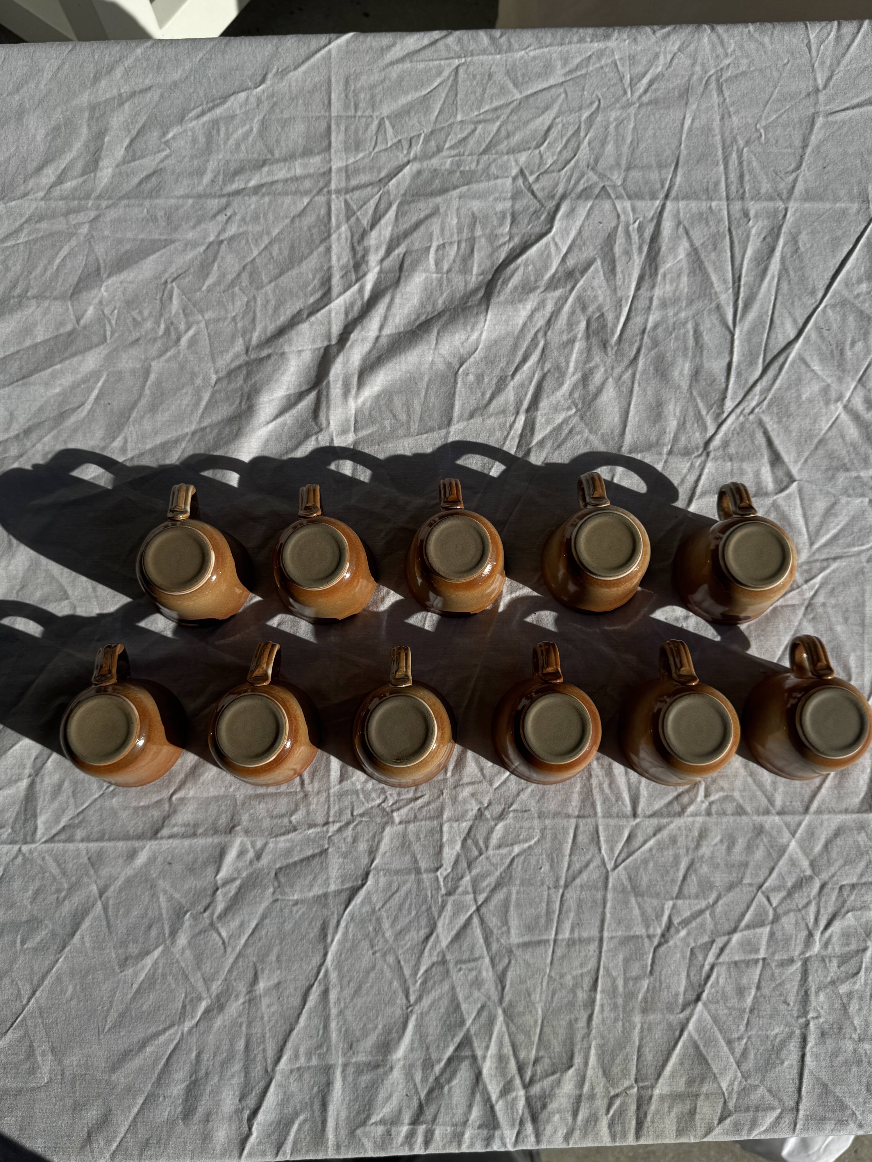 Lot de 11 tasses à café en grès à anse