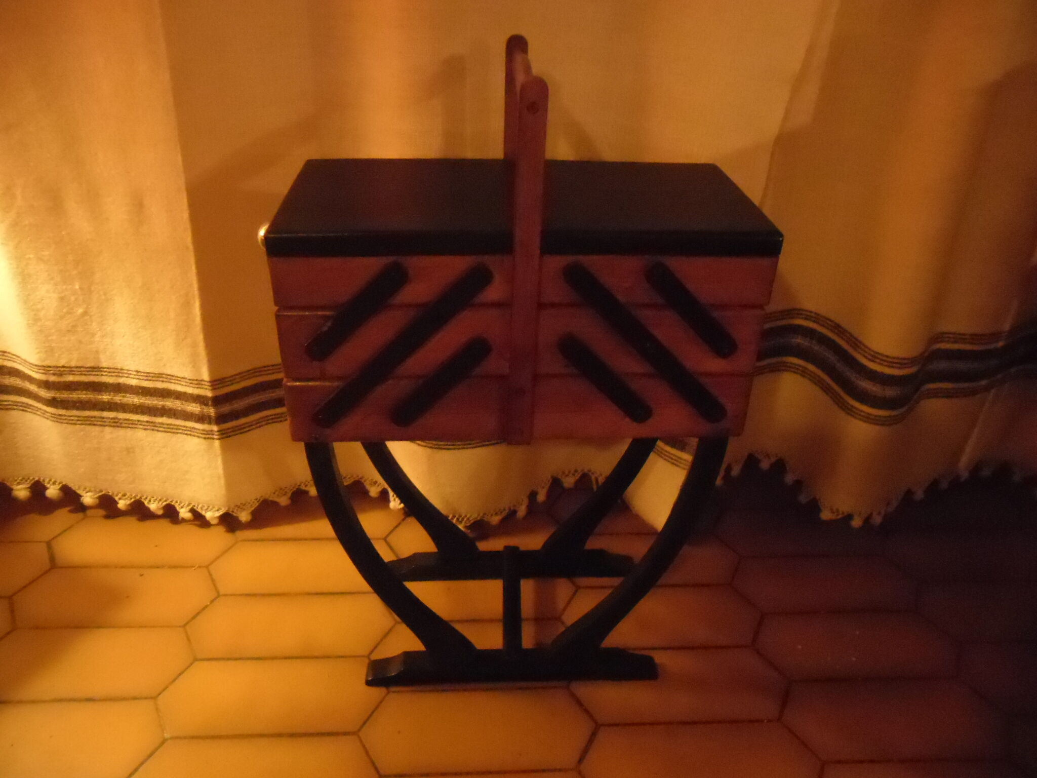 Two-coloured sewing basket