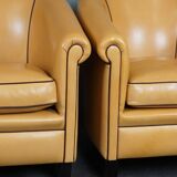 Set of 2 club chairs in blond sheepskin