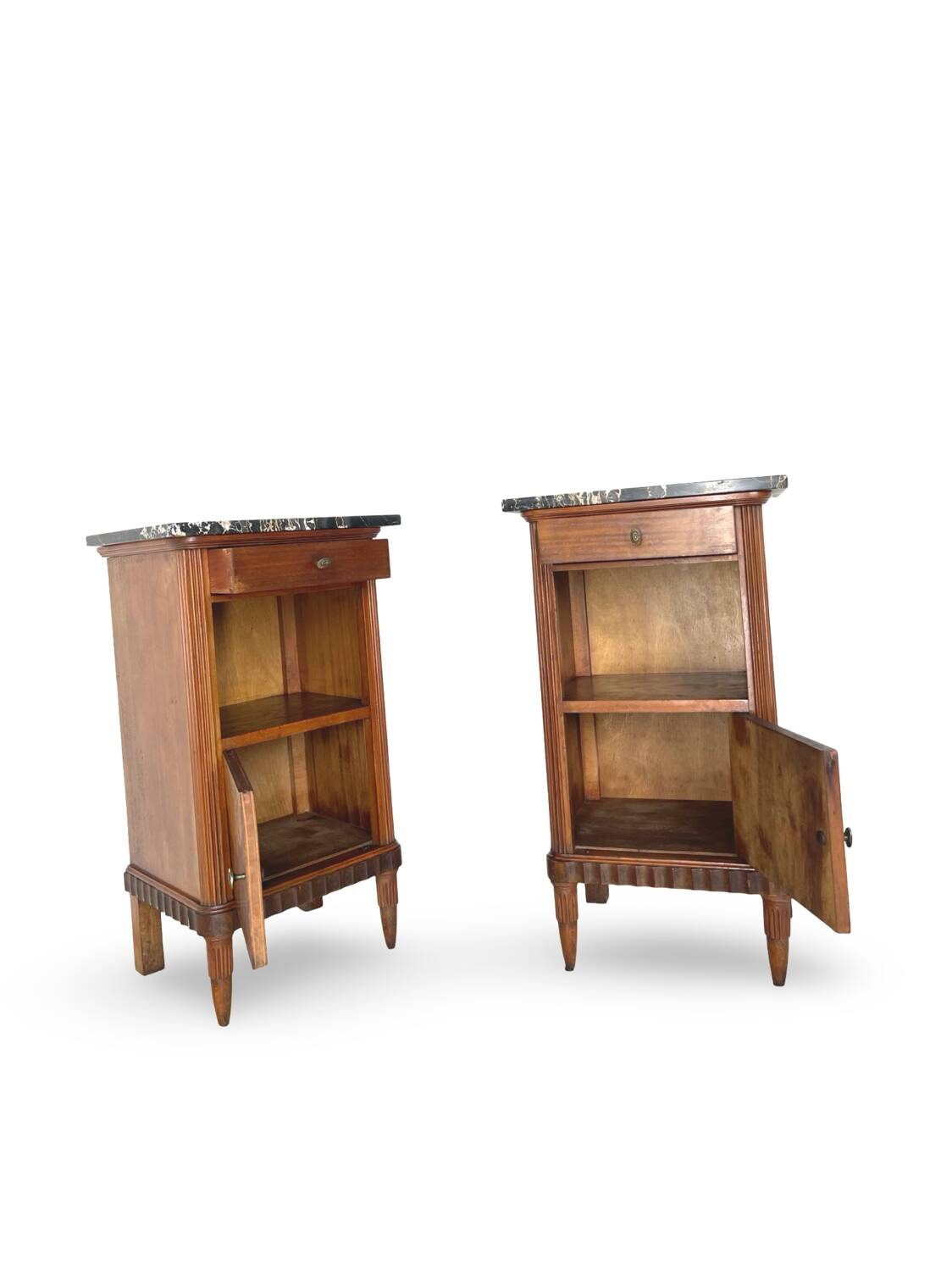 Tables de chevet italiennes en placage d'acajou avec de splendides
