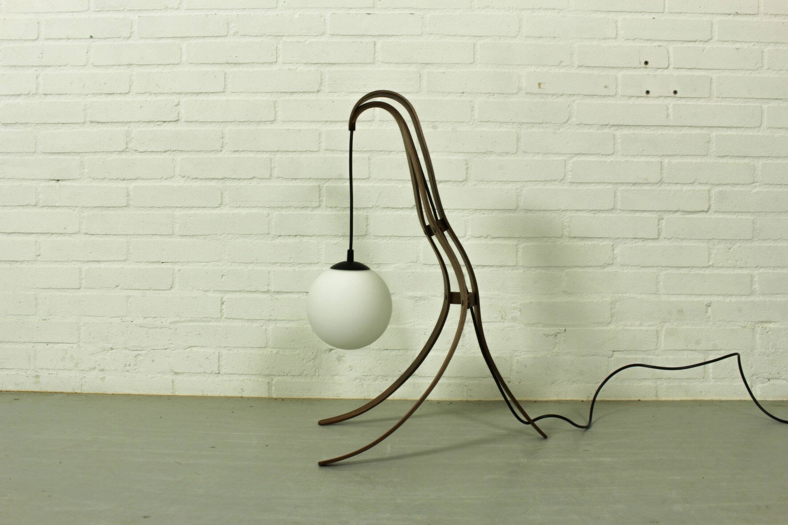 Sculptural table lamp with globe