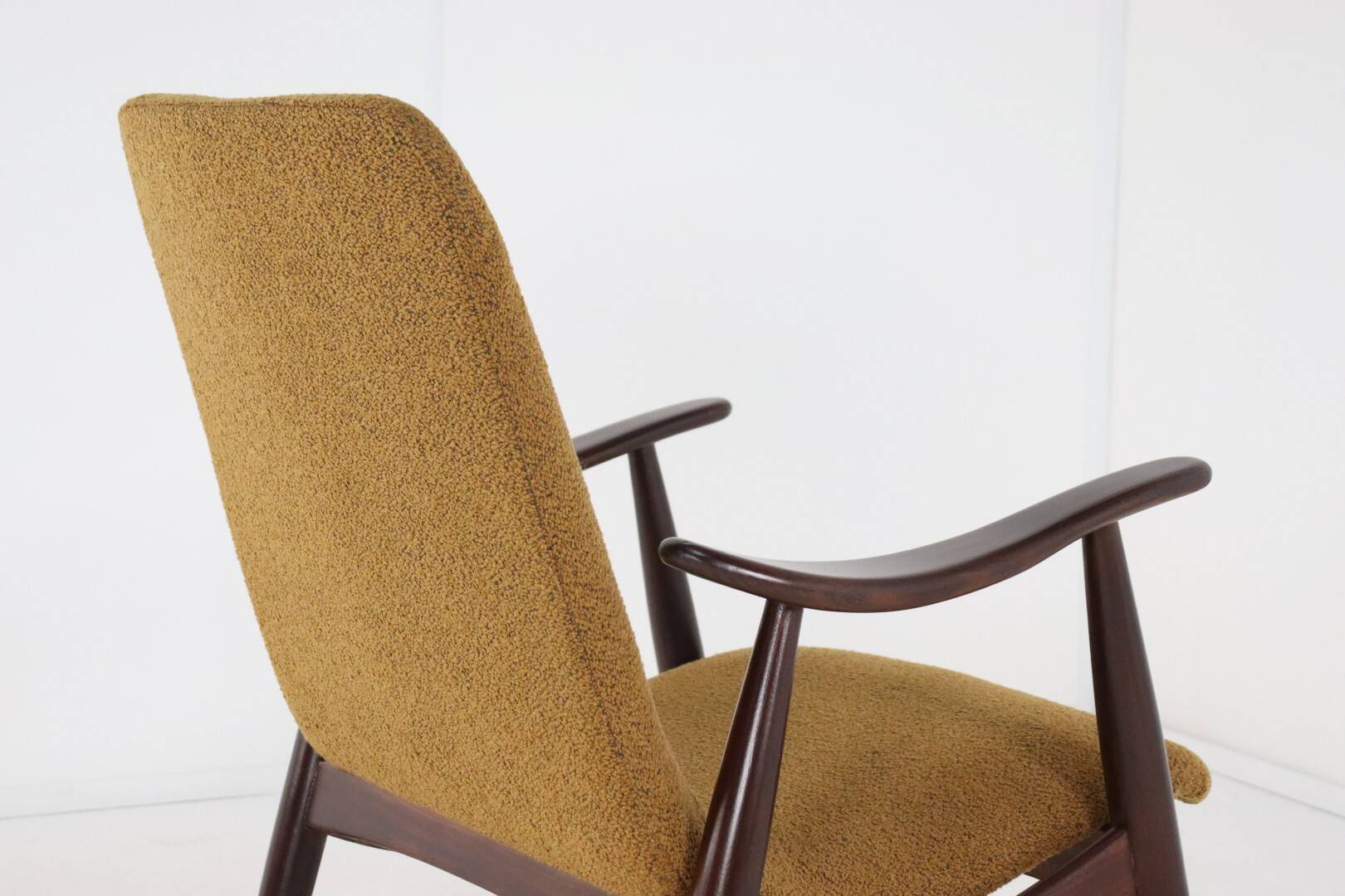 Armchair 'Popkensburg' Attr. Louis van Teeffelen for Wébé | 3 pieces in sto
