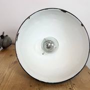 Lampe murale industrielle avec abat-jour en émail noir, années 1960