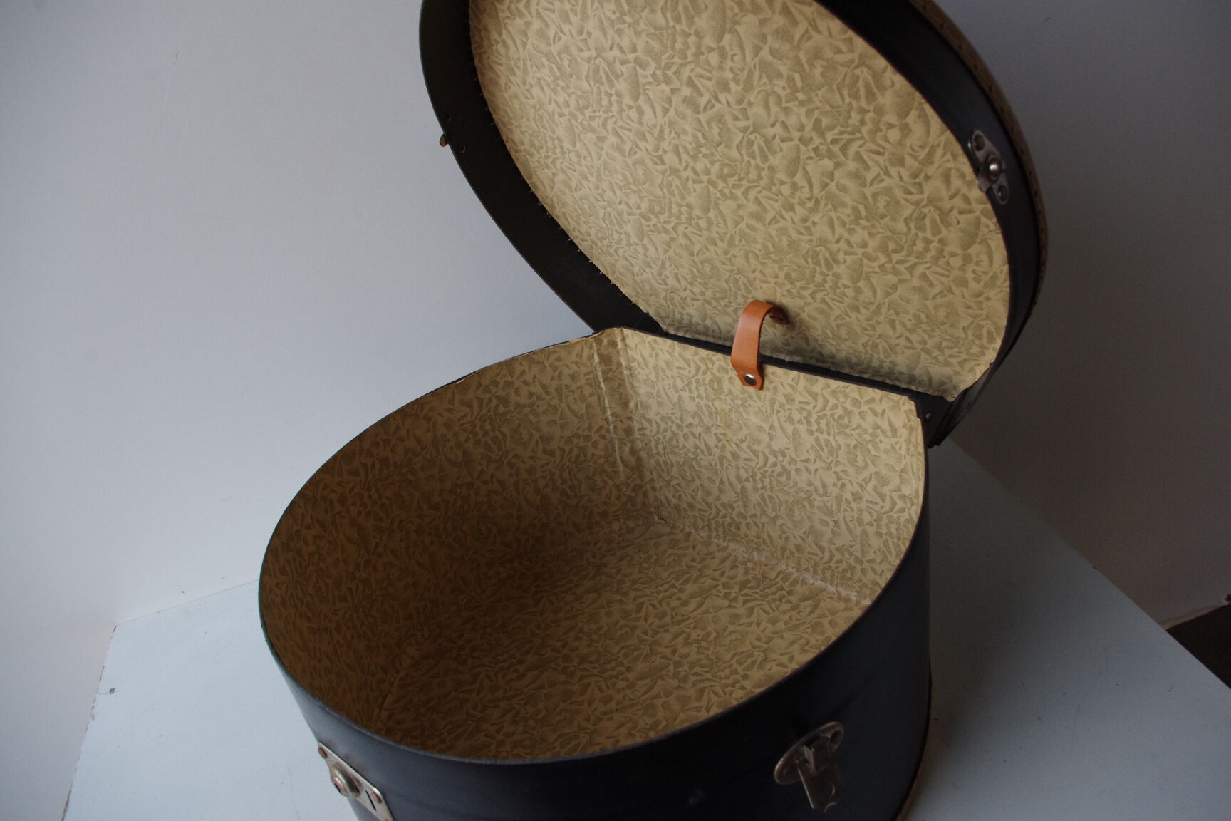 Black Suitcase for hats 60s.