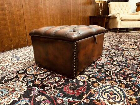 Chesterfield ottoman slipperbox