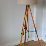 Tripod floor lamp