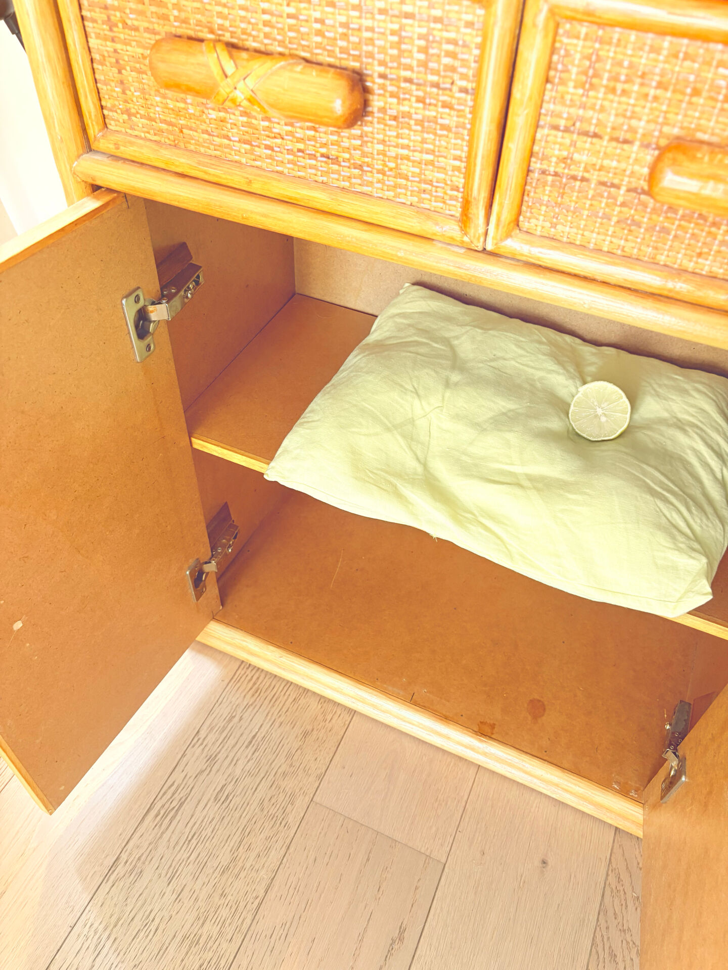 Buffet rotin vintage 