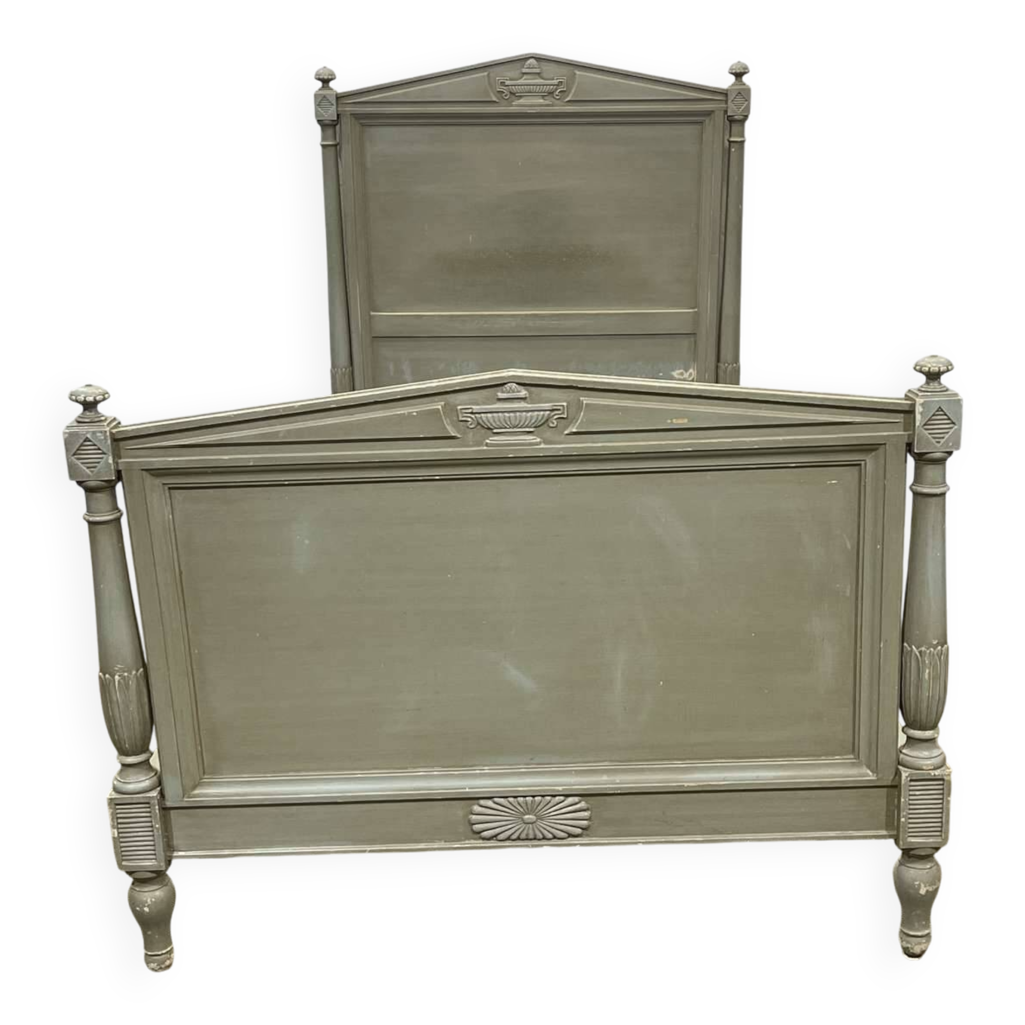 Lit de style Louis XVI début XXème en bois peint