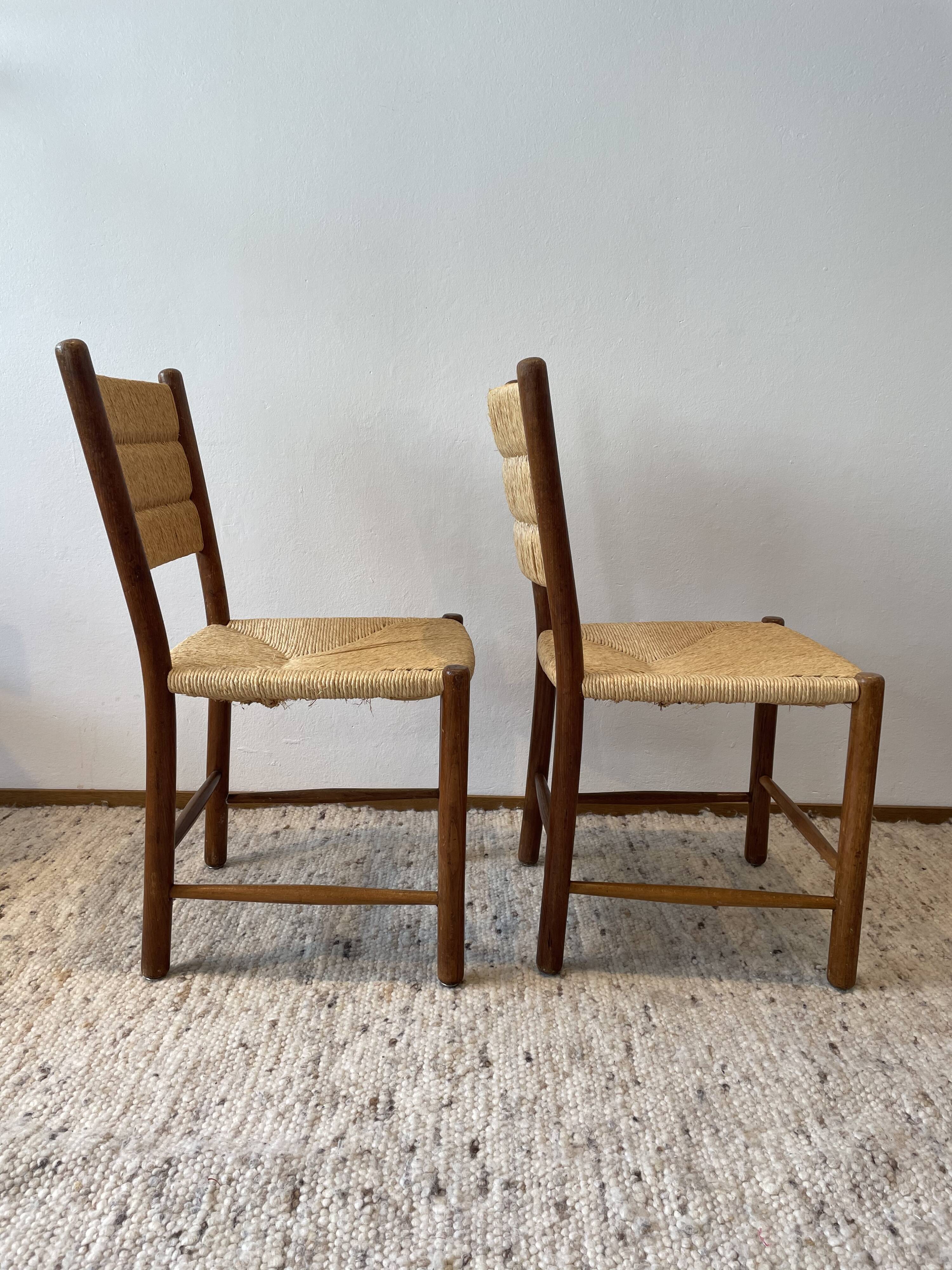 Pair of mulched chairs