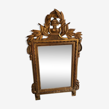 Miroir à fronton en bois doré