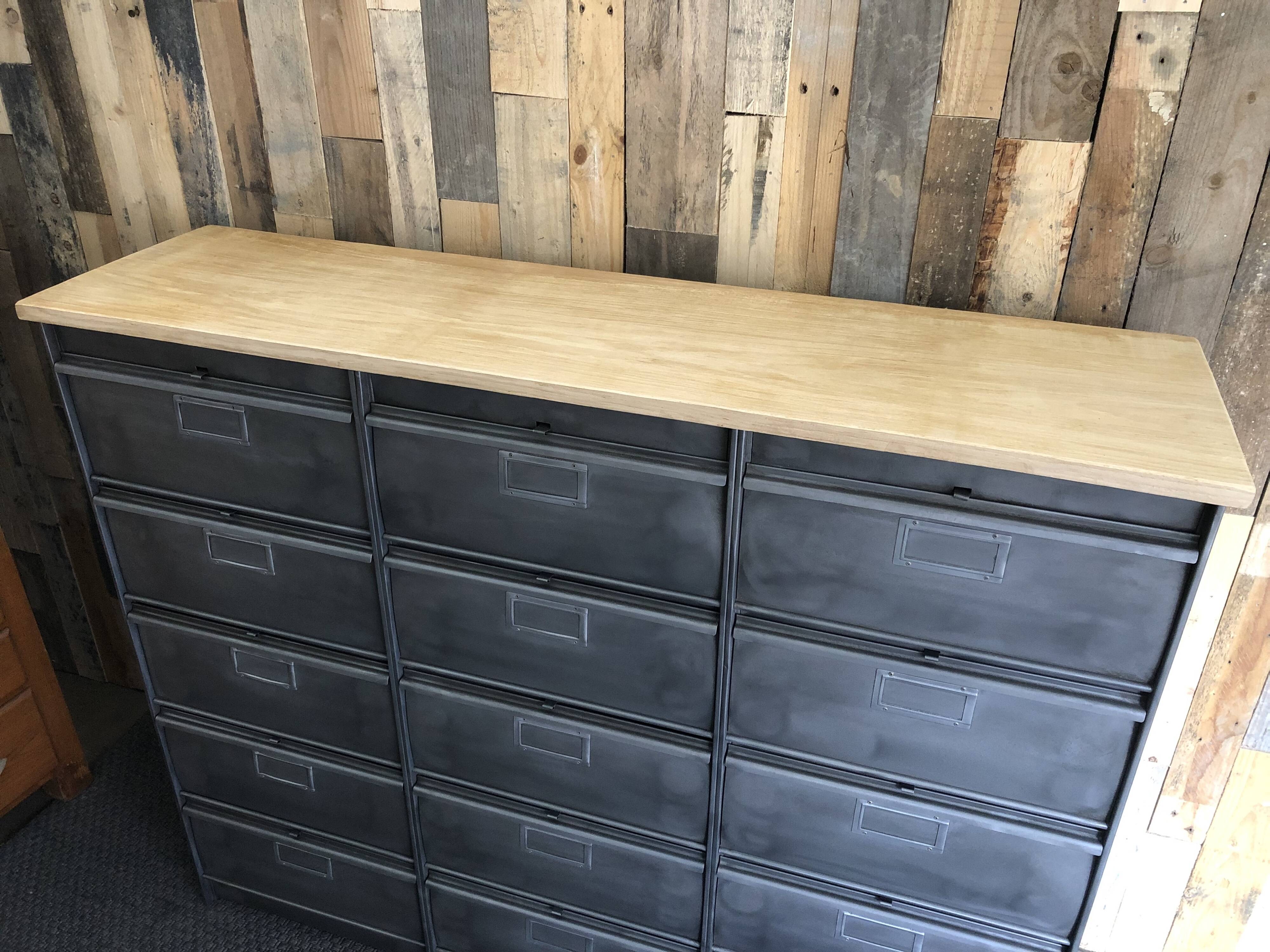 Ronéo industrial furniture with 15 shoe flaps