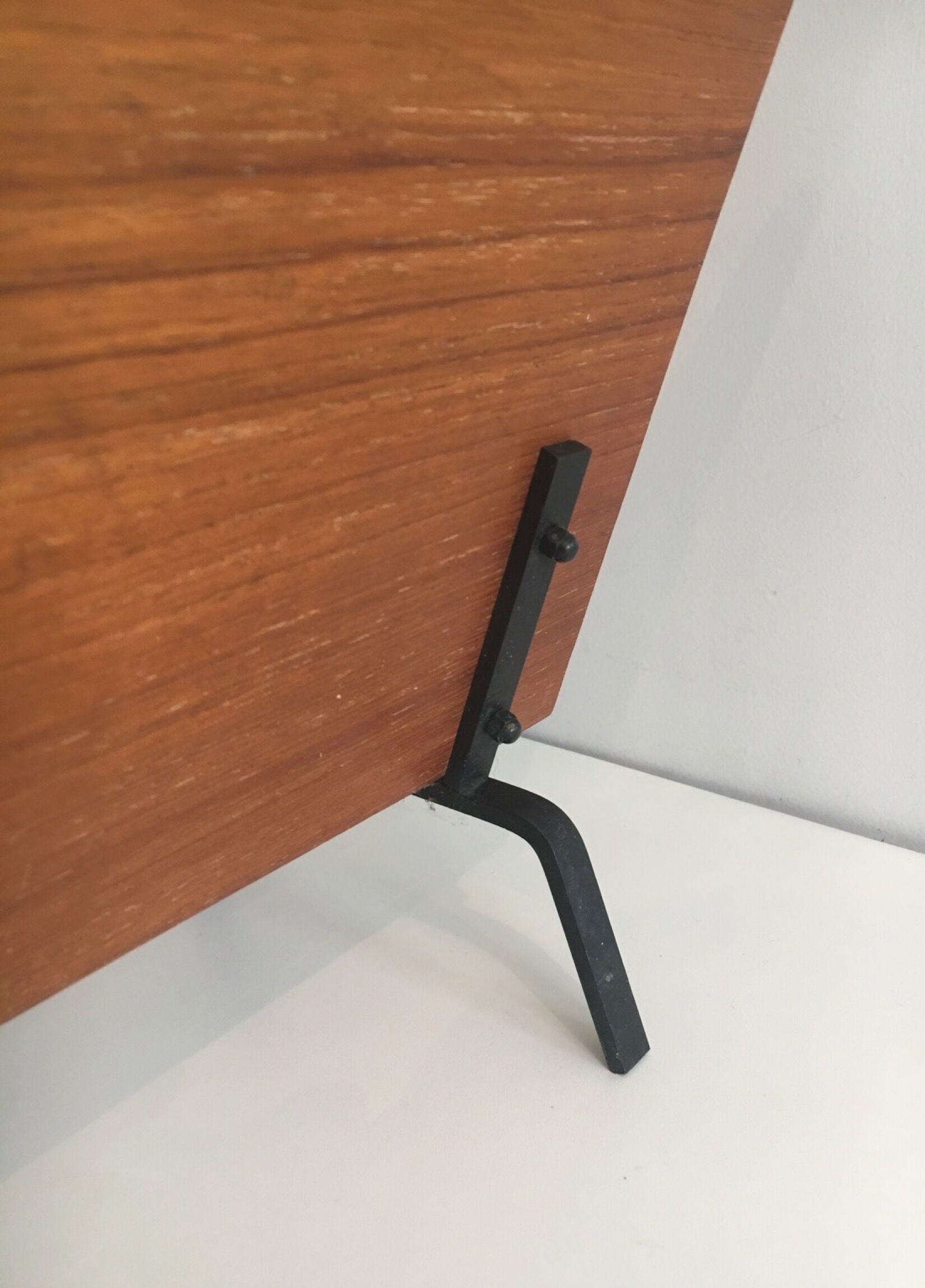 Table magazine holder